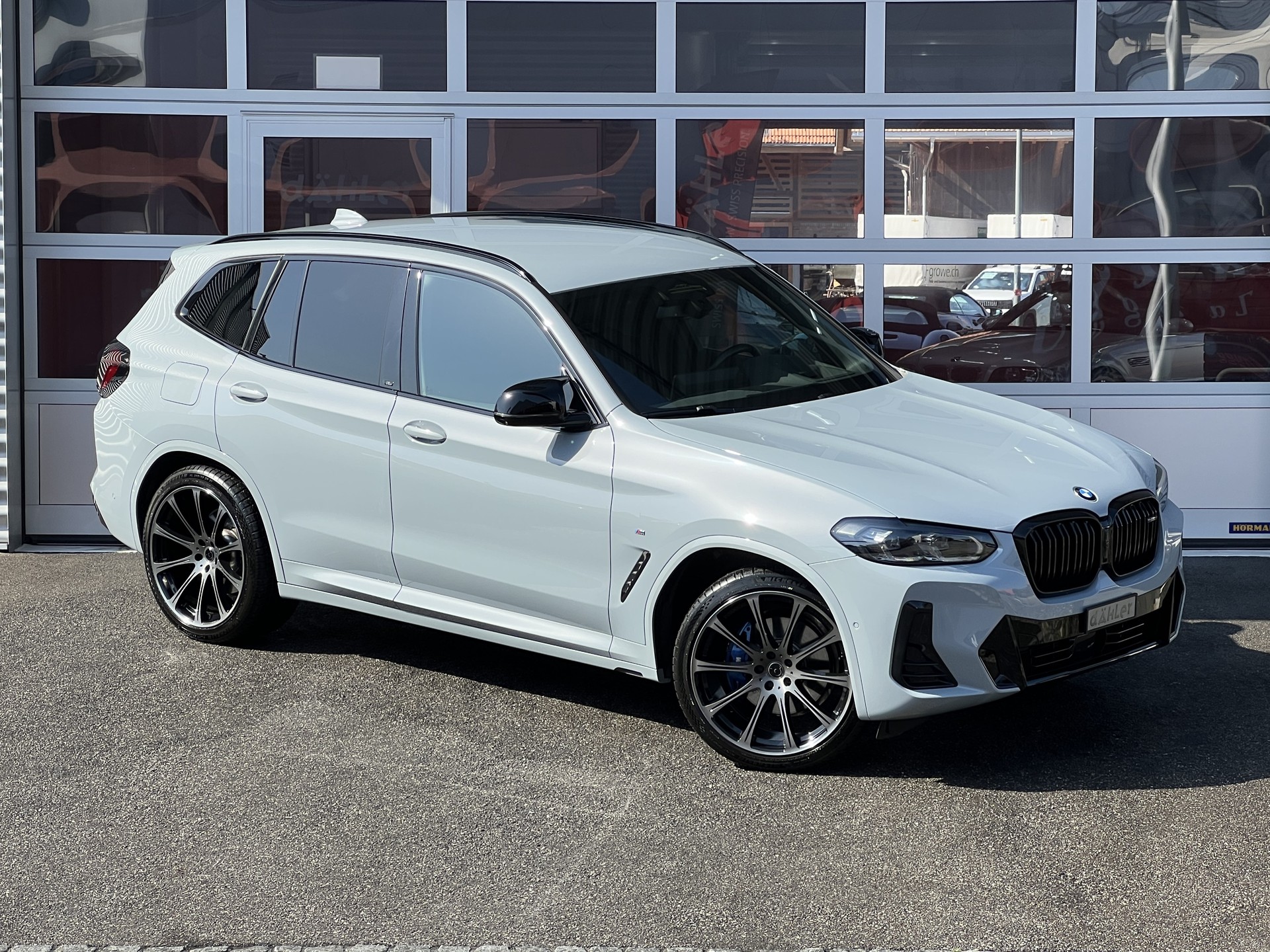 BMW X3 M40i M Sport Edition-showroom-element-1