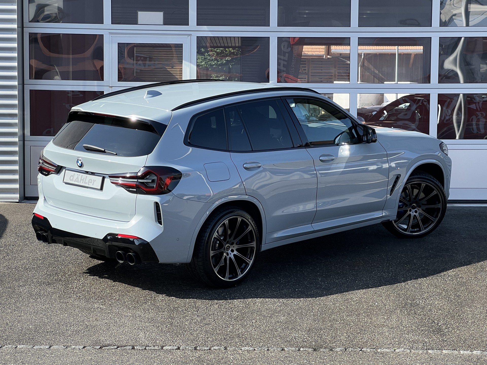 BMW X3 M40i M Sport Edition-showroom-element-2