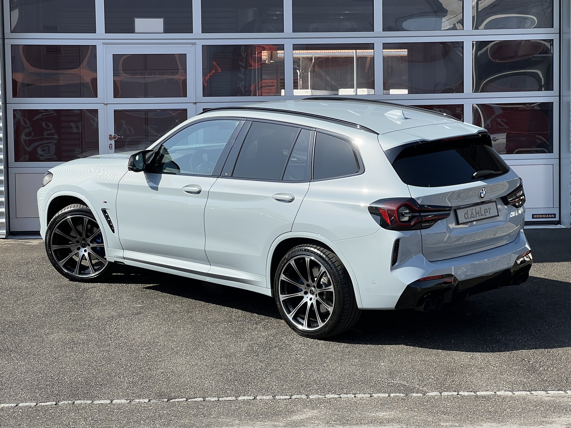 BMW X3 M40i M Sport Edition-showroom-element-3