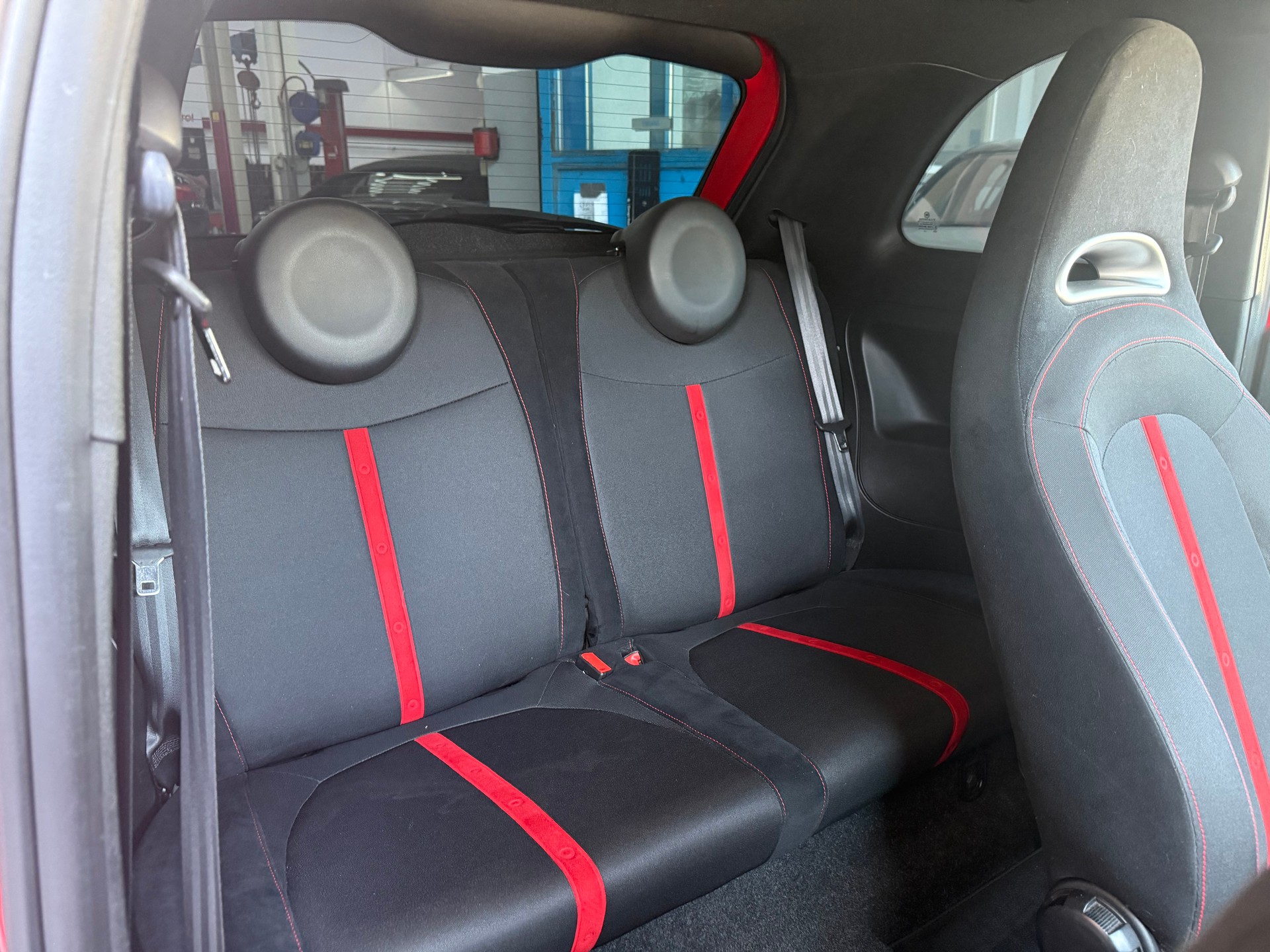 FIAT 500 1.4 16V Turbo Abarth-image-11