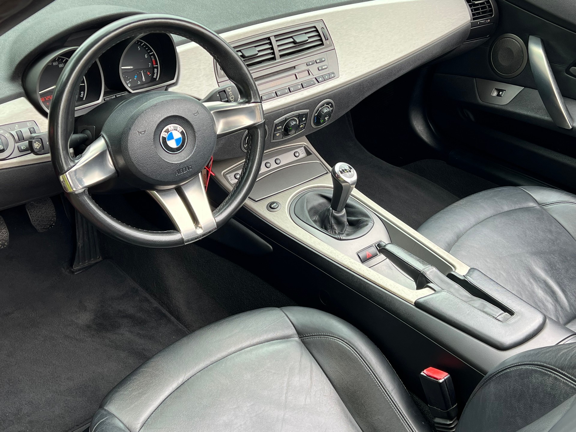 BMW Z4 3.0i Roadster-image-10