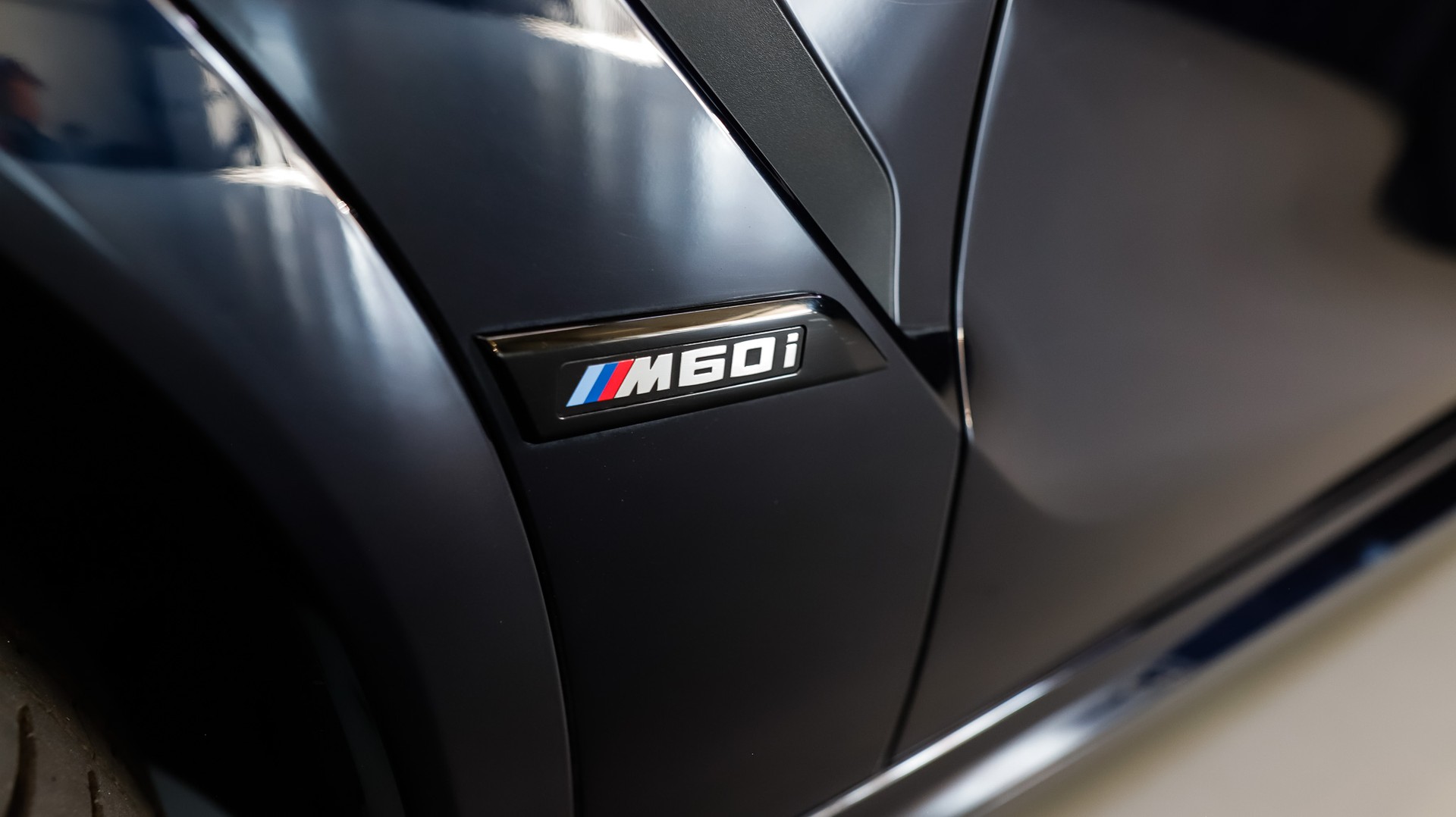 BMW X6 xDrive 48V M60i M Sport Pro Steptronic-showroom-element-3