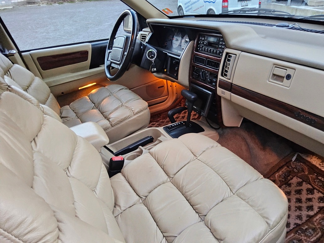 JEEP Grand Cherokee 5.2 Limited Automatic-image-14