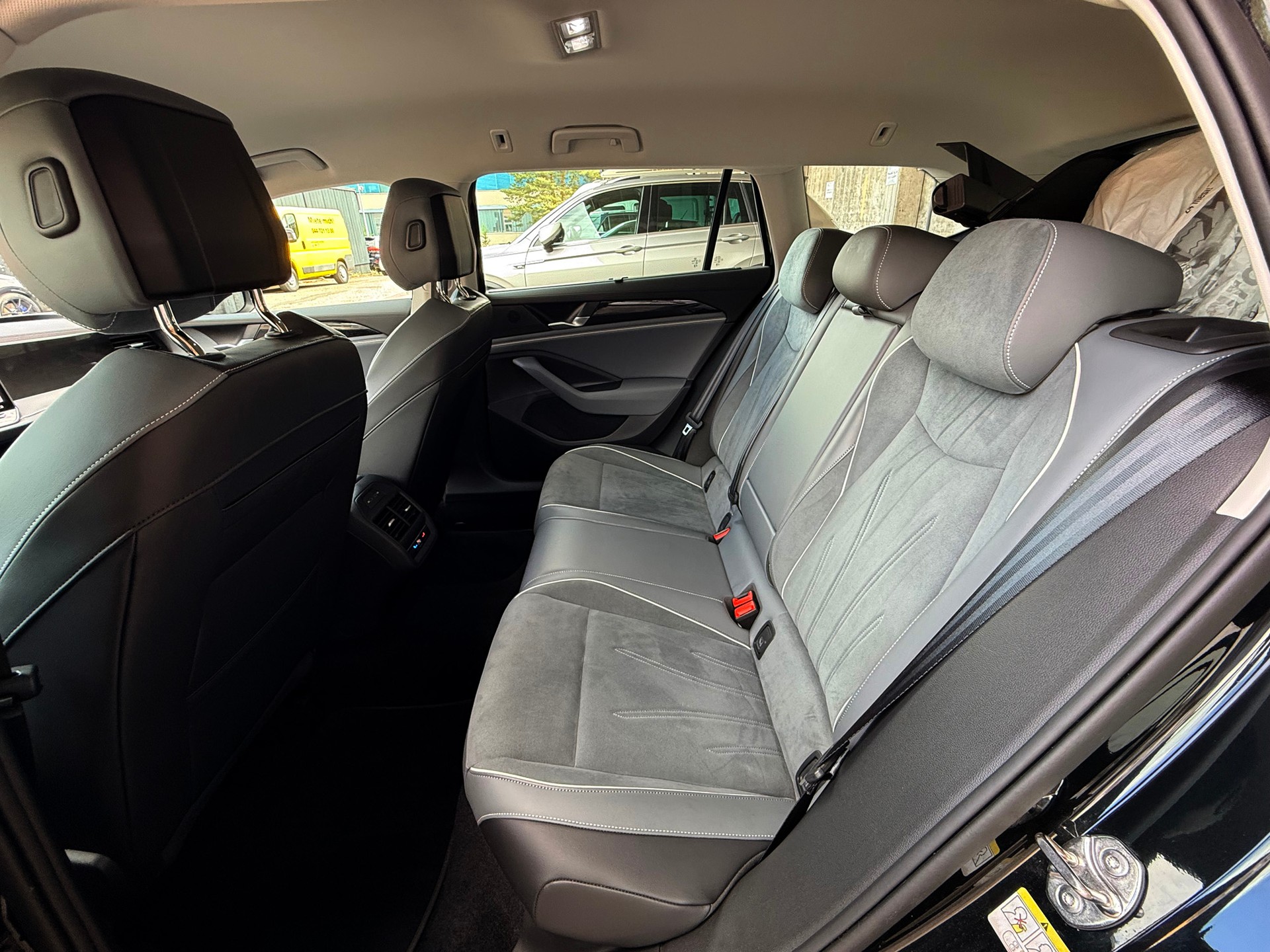 VW Passat Variant 1.5 eTSI evo2 Business DSG-image-8