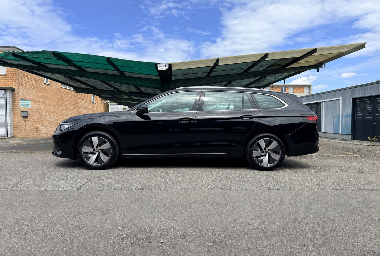 VW Passat Variant 1.5 eTSI evo2 Business DSG-image-12