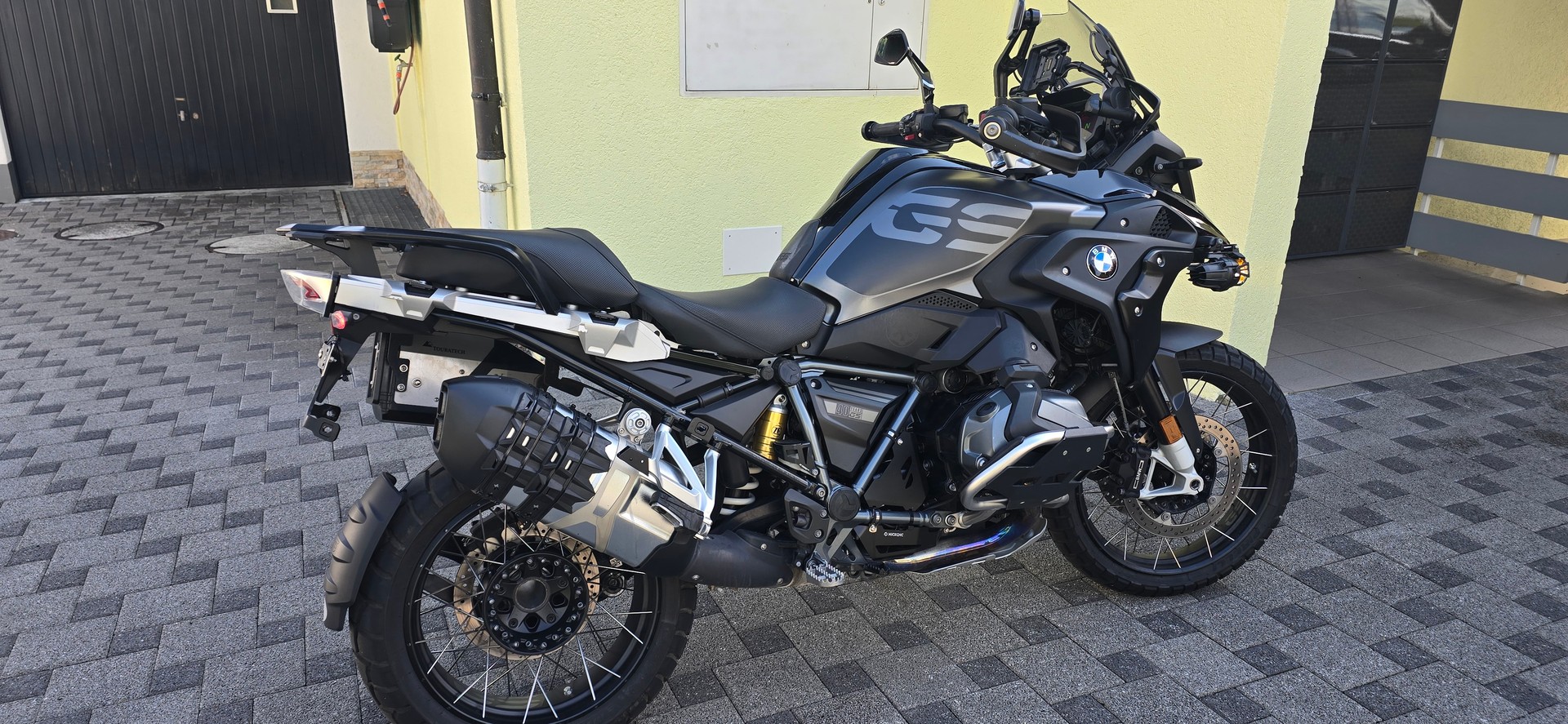BMW R 1250 GS-image-0