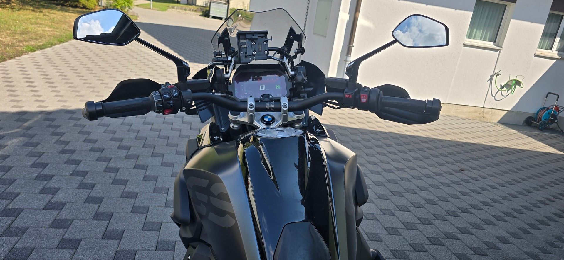 BMW R 1250 GS-image-1