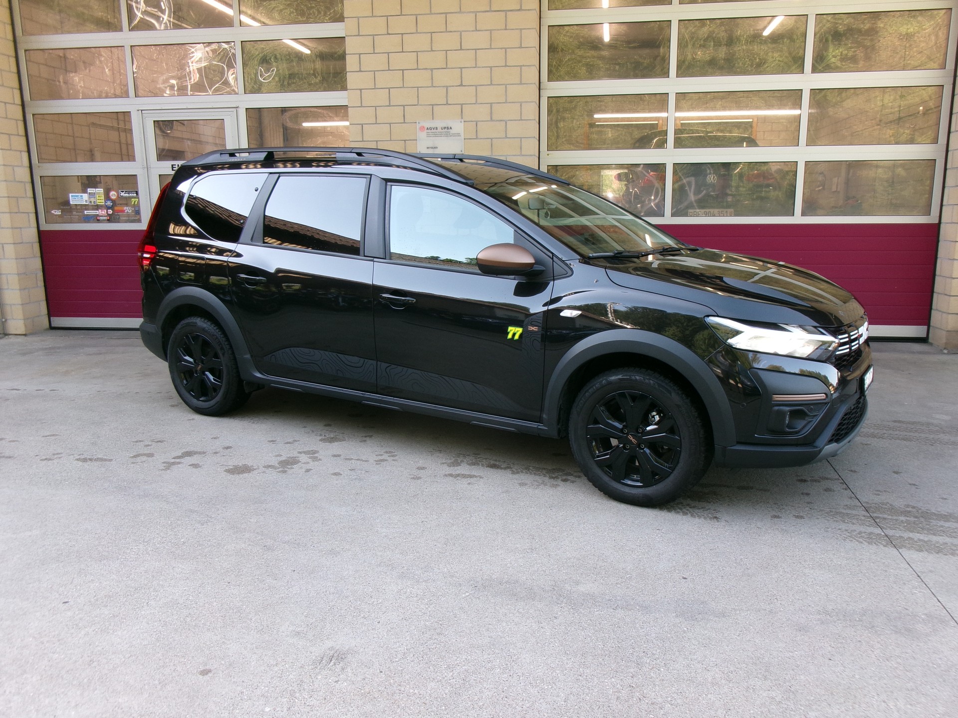 DACIA Jogger HEV 140 Extreme-showroom-element-1