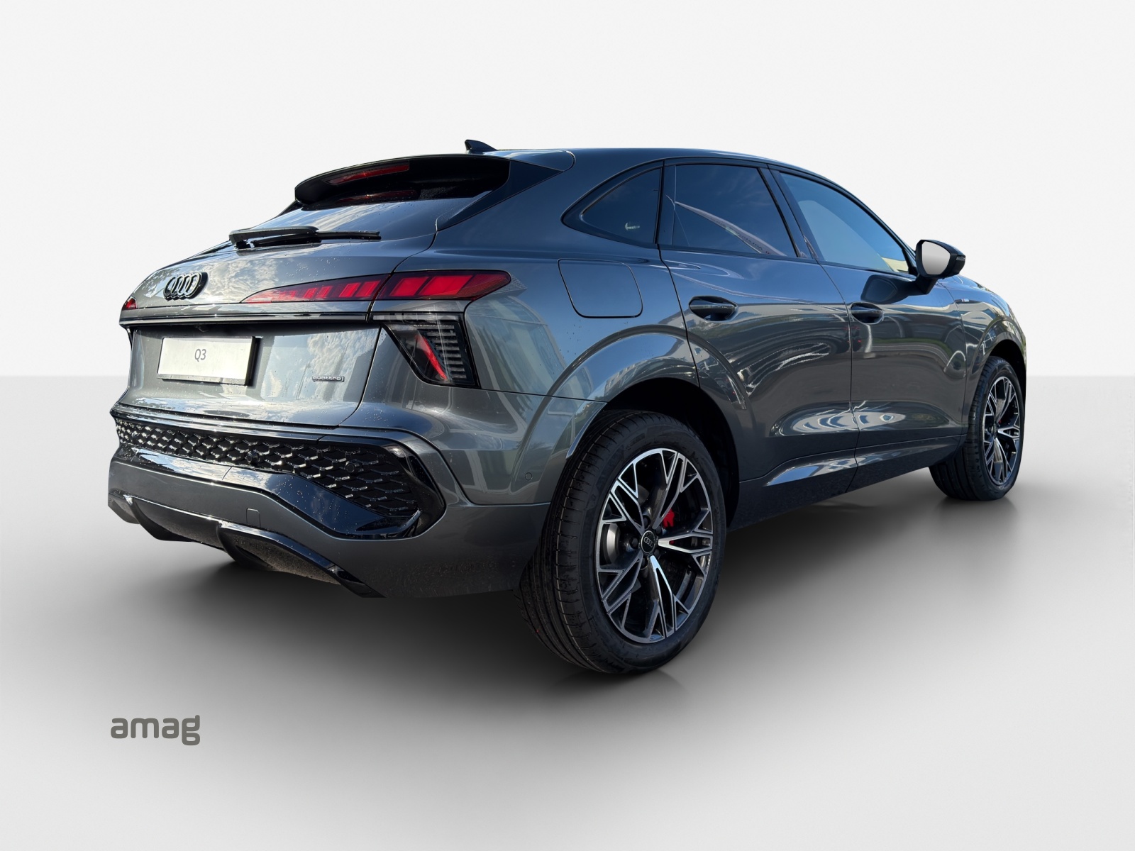 AUDI Q3 Sportback TFSI quattro 195 kW S tronic-image-4