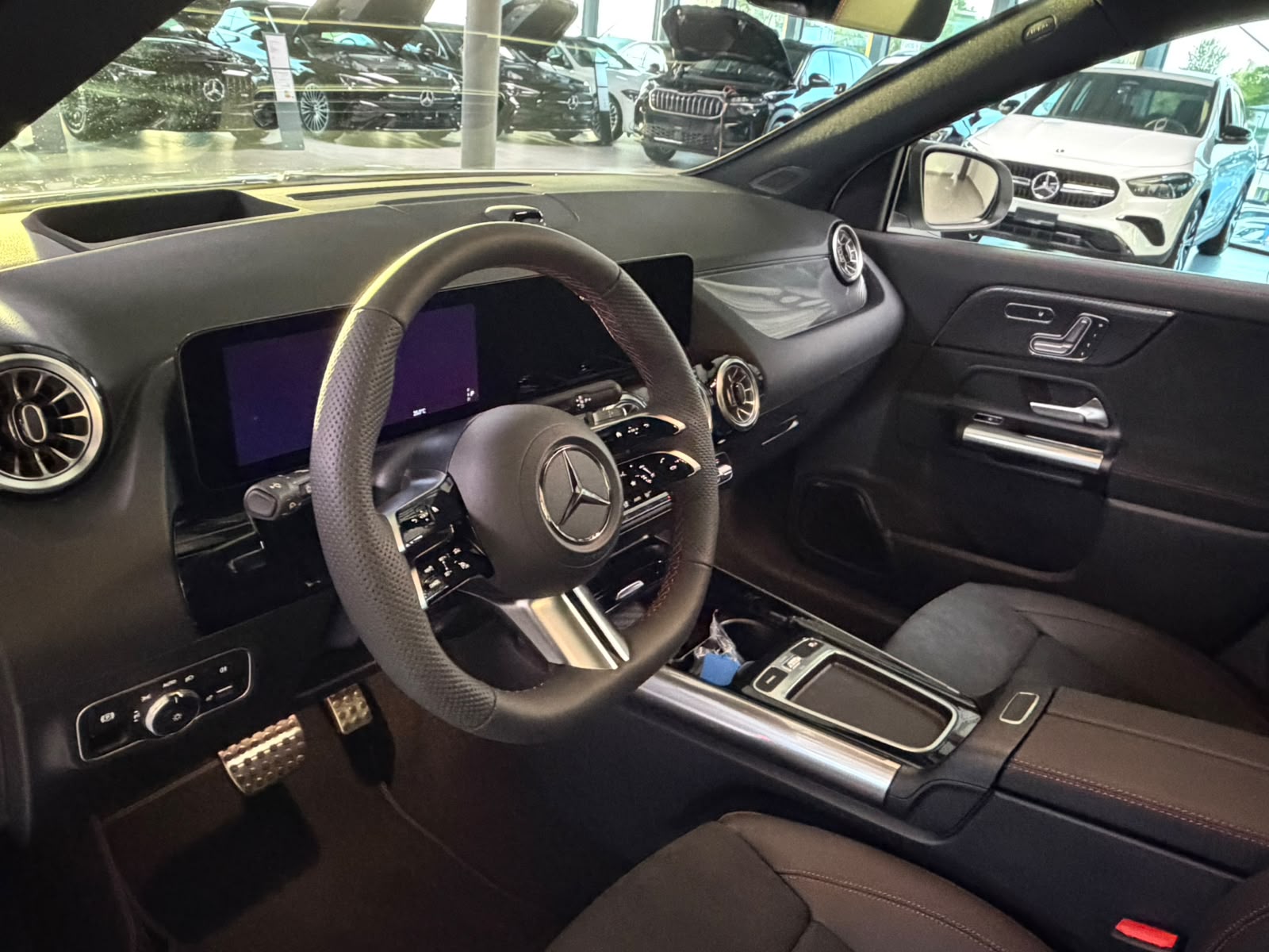 MERCEDES-BENZ GLA 250 4Matic 8G-DCT Swiss Star-image-8