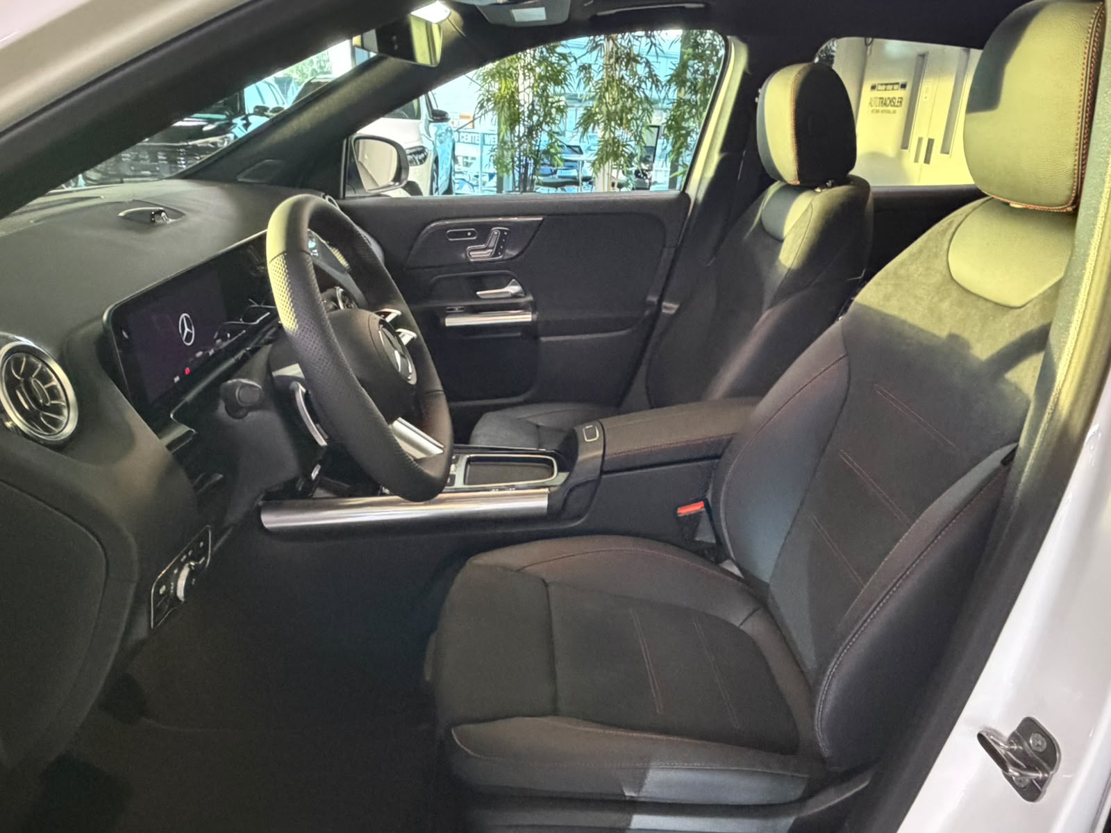 MERCEDES-BENZ GLA 250 4Matic 8G-DCT Swiss Star-image-9