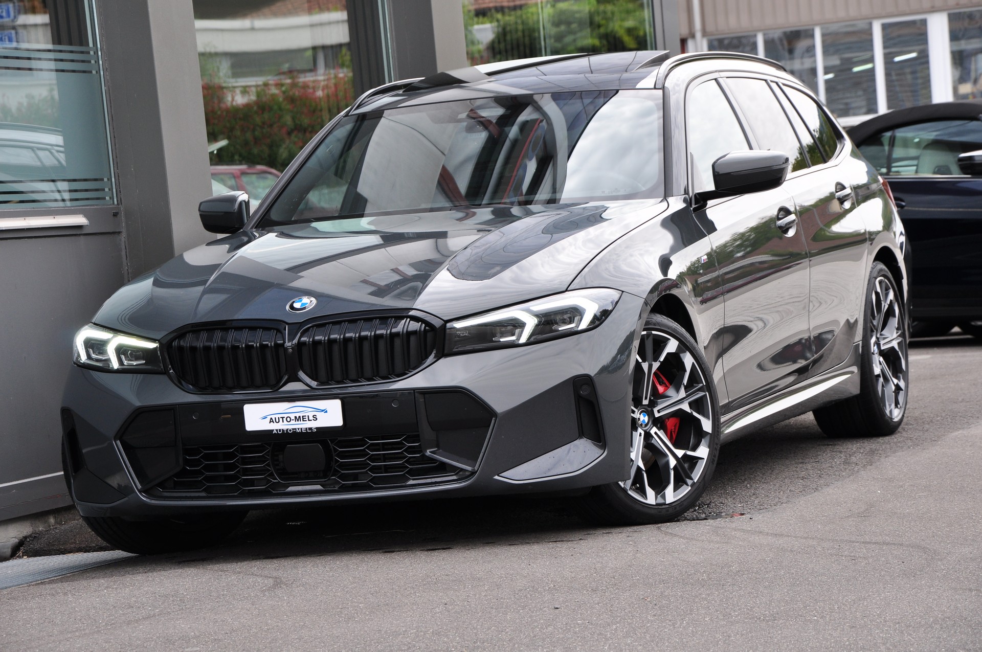 BMW 320d xDrive 48V Touring Steptronic M Sport Pro-showroom-element-2