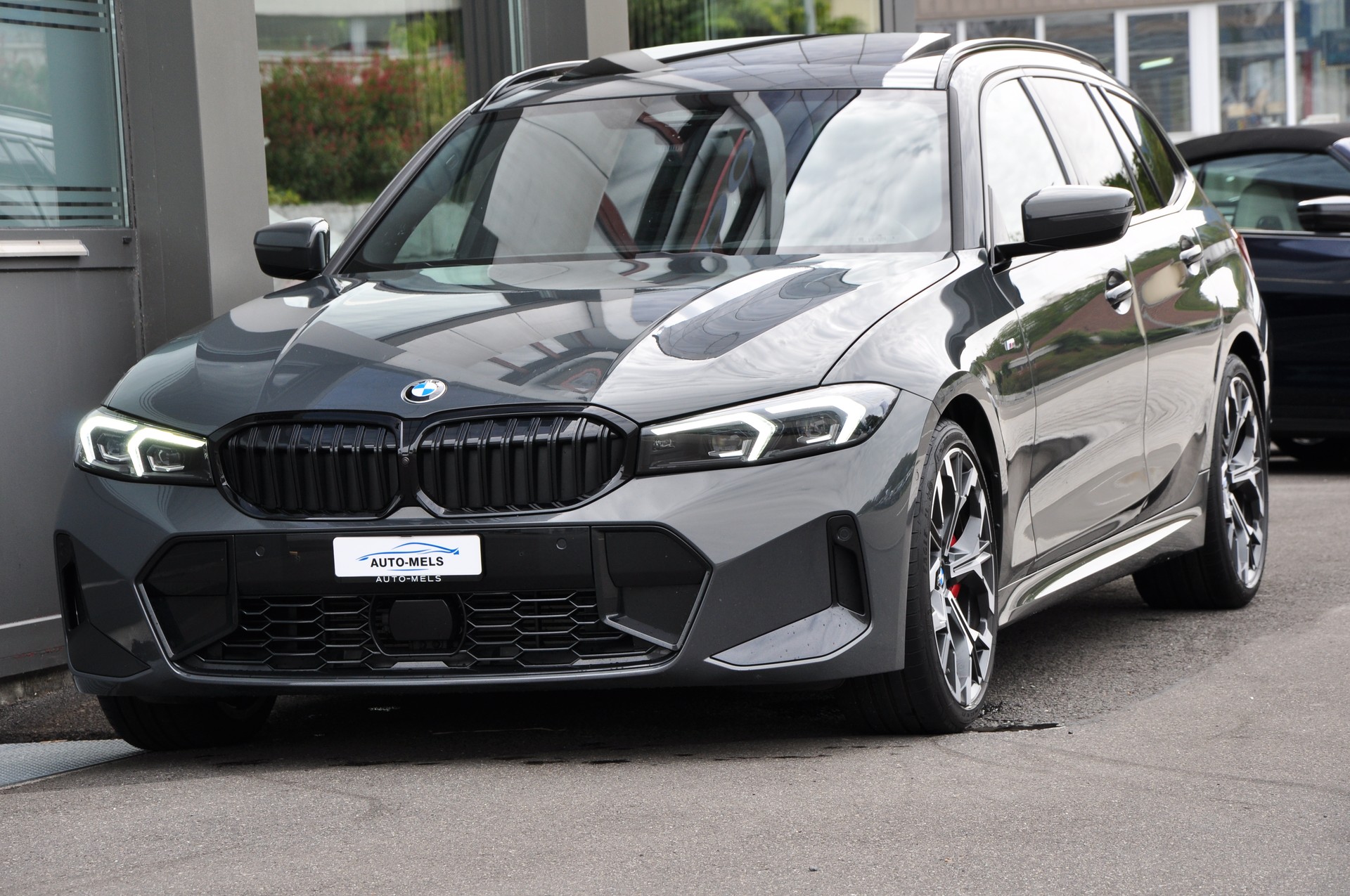 BMW 320d xDrive 48V Touring Steptronic M Sport Pro-showroom-element-3