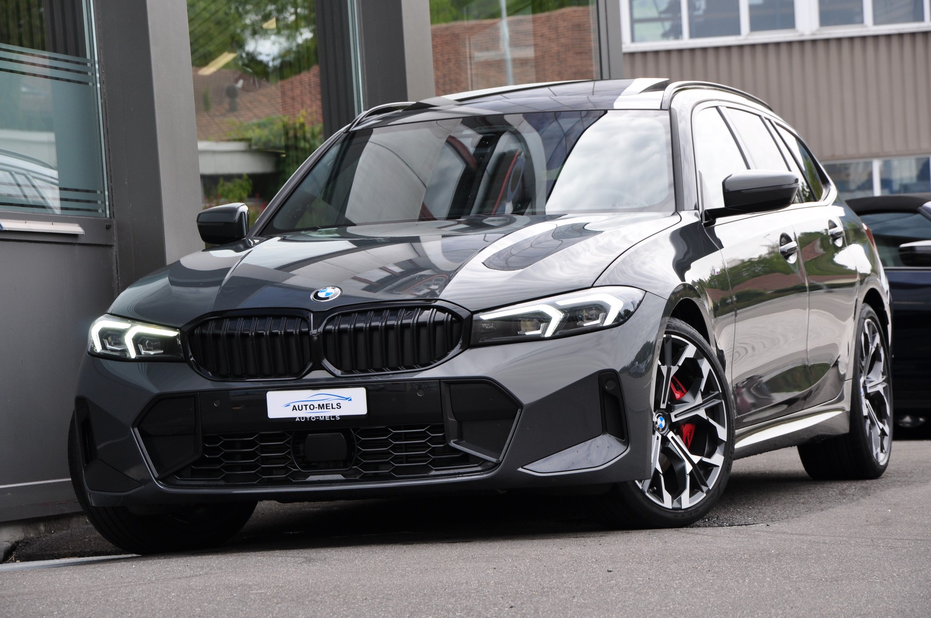 BMW 320d xDrive 48V Touring Steptronic M Sport Pro-showroom-element-1