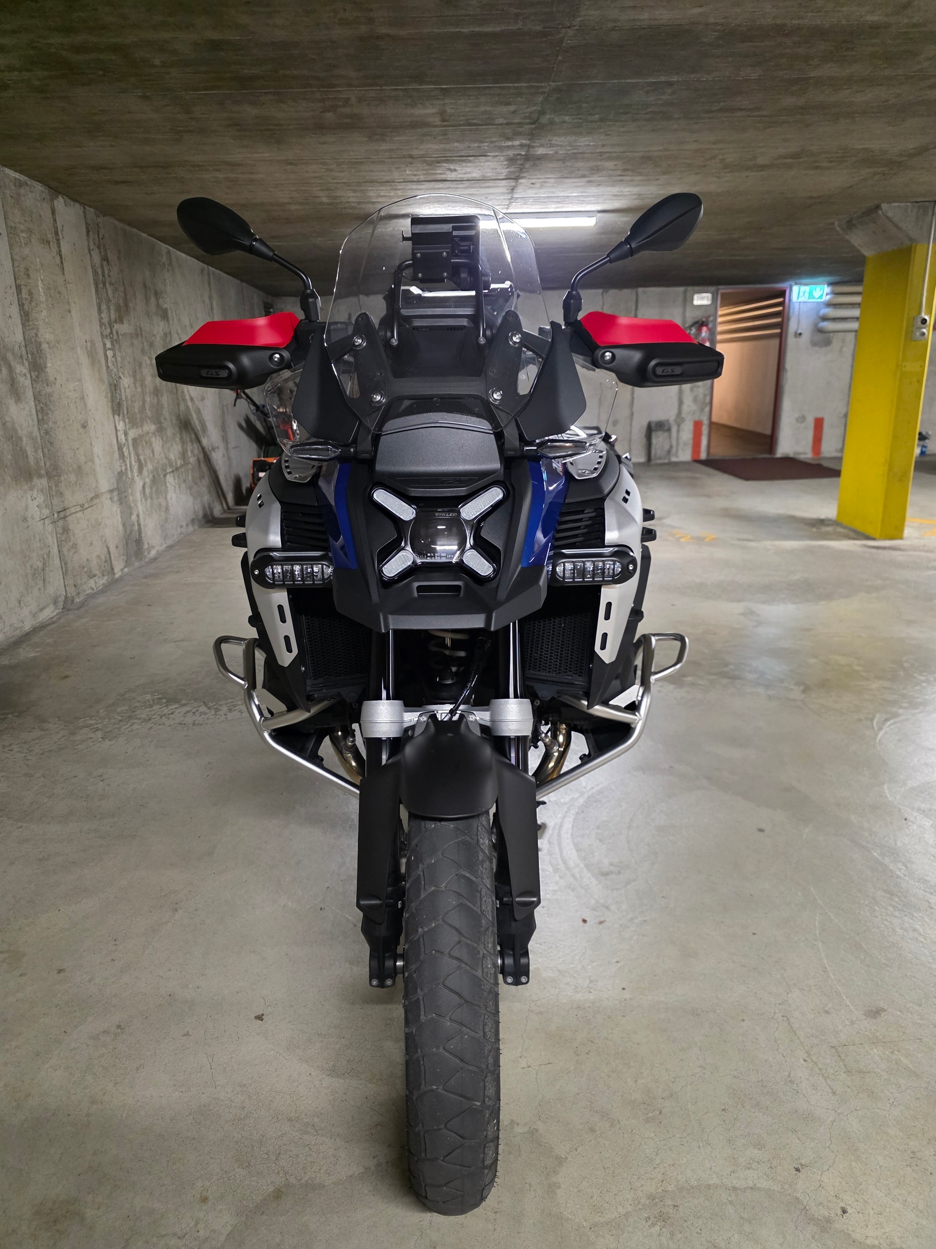 BMW R 1300 GS Adventure-image-2