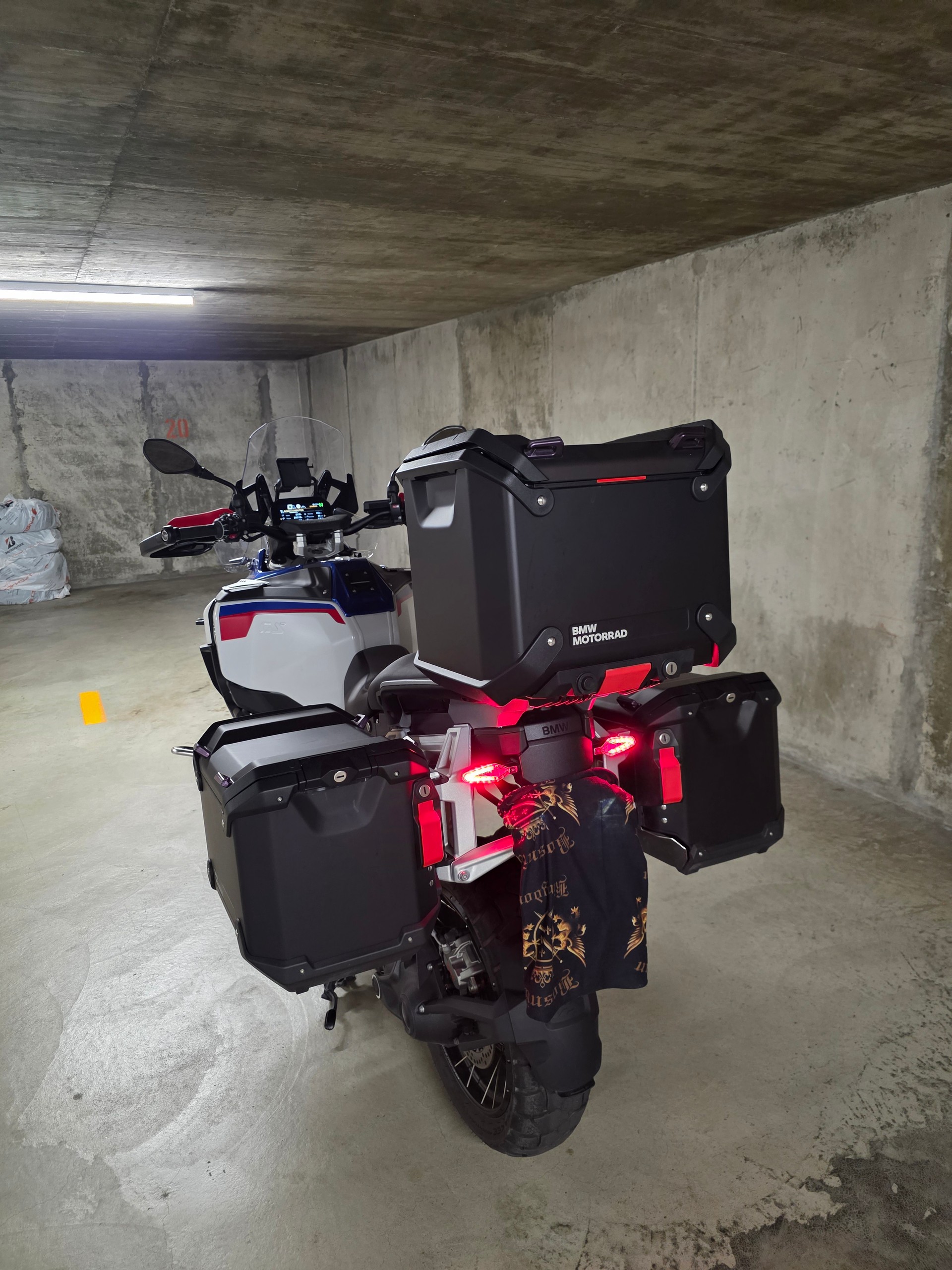 BMW R 1300 GS Adventure-image-4