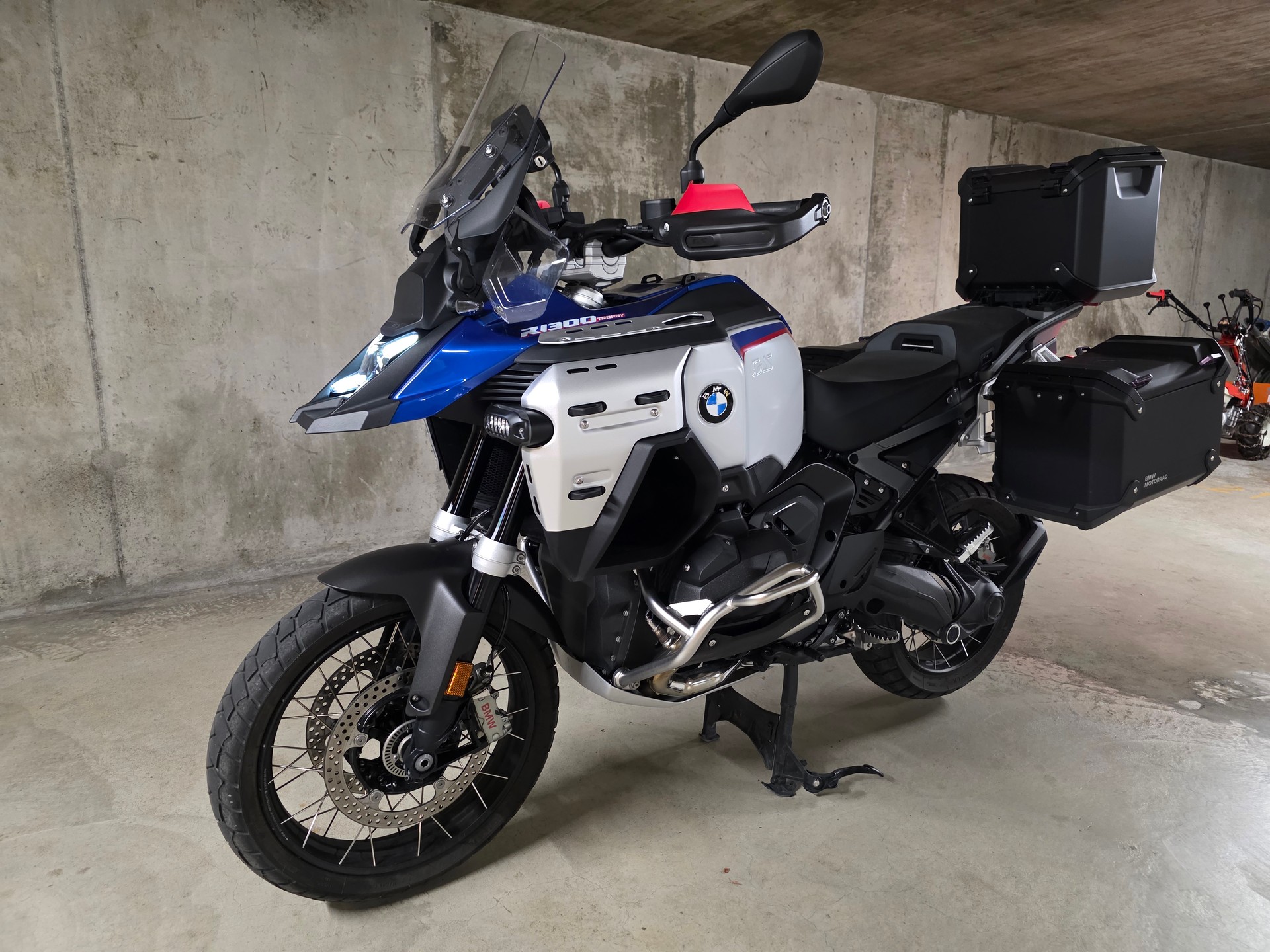 BMW R 1300 GS Adventure-image-1