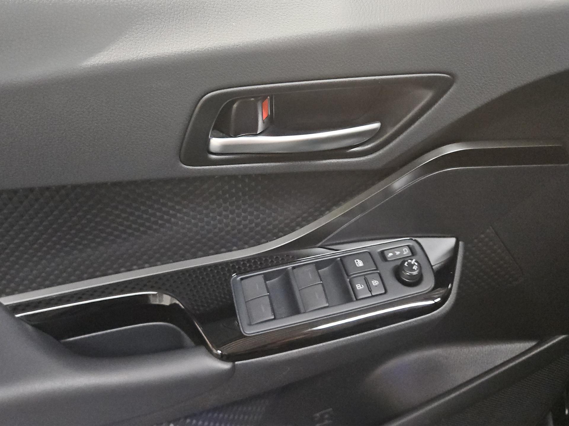 TOYOTA C-HR 1.8 HSD CVT Trend-image-18