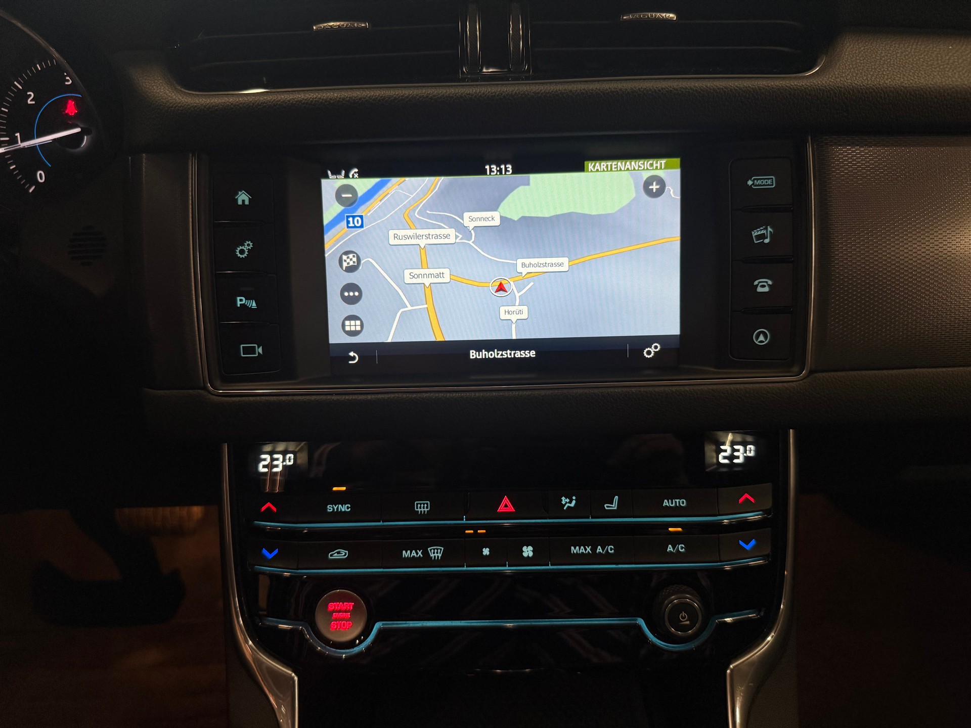 JAGUAR XF 20d R-Sport Automatic-image-15