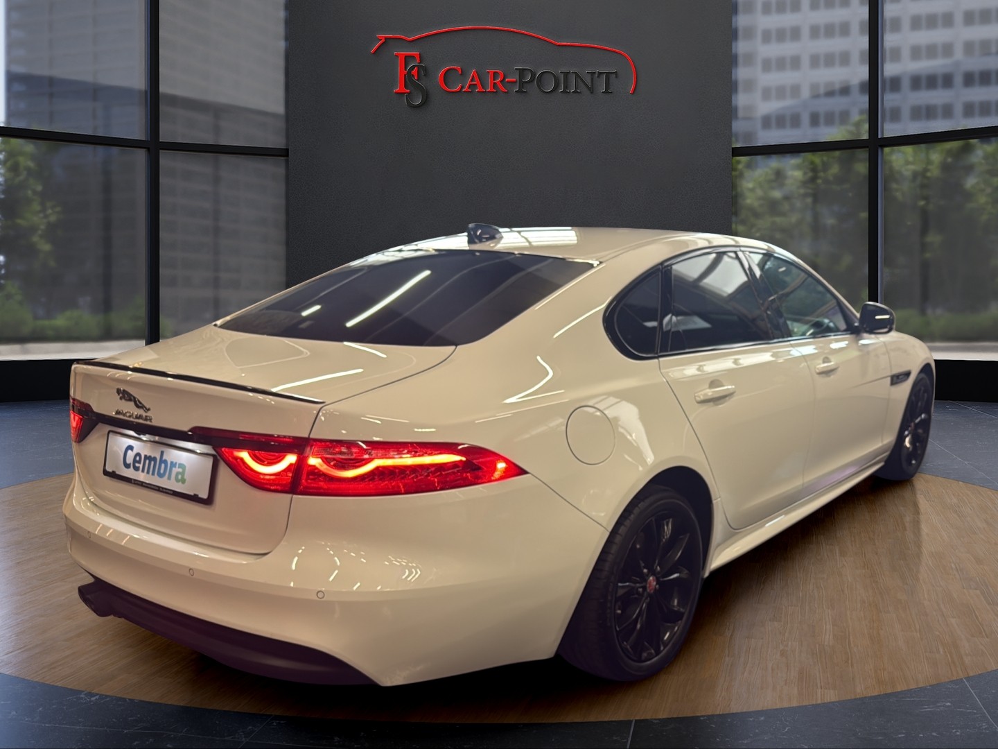 JAGUAR XF 20d R-Sport Automatic-image-4