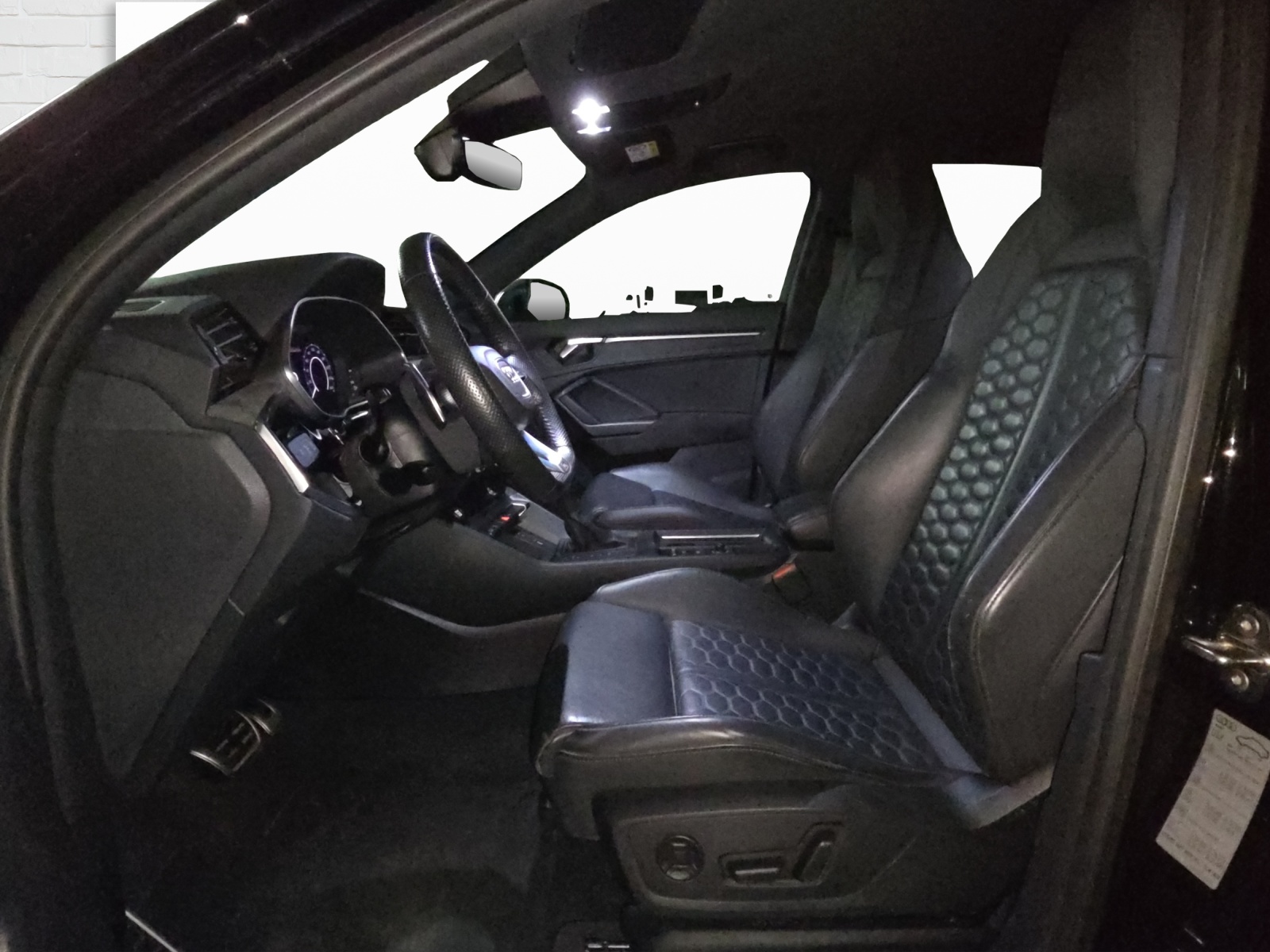 AUDI RS Q3 Sportback quattro S tronic-image-4