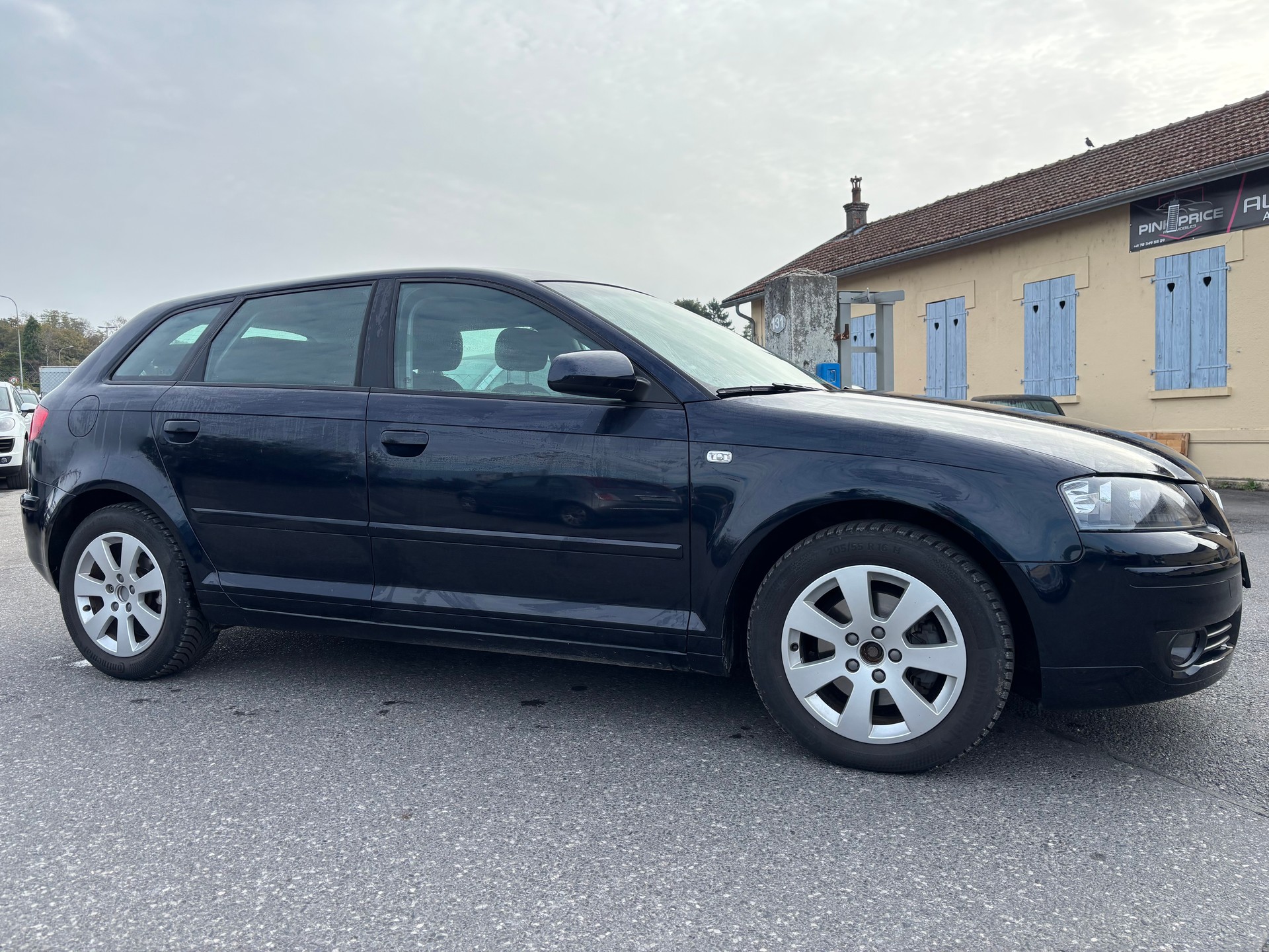 AUDI A3 Sportback 1.8 Turbo FSI Ambition-showroom-element-2