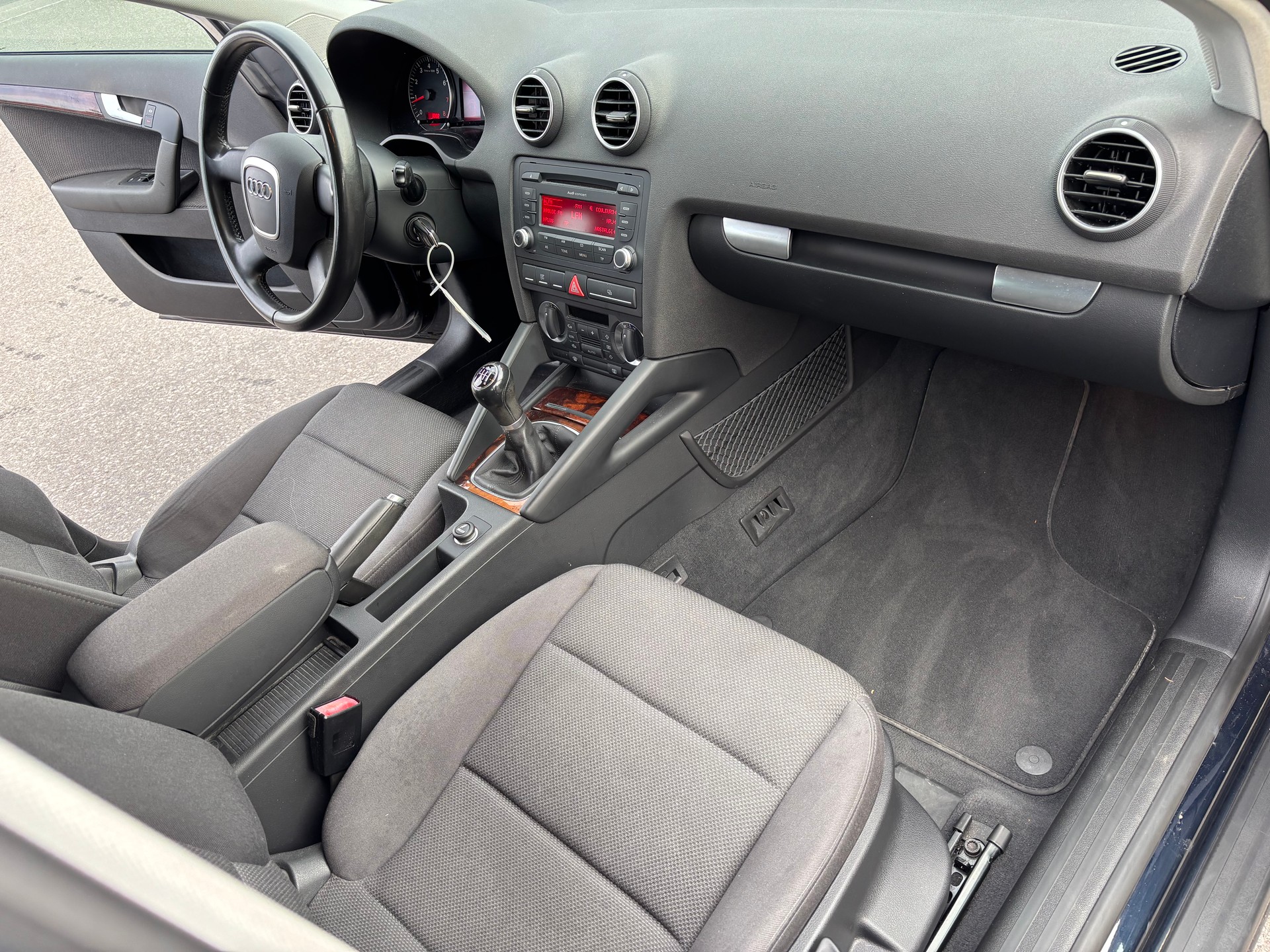AUDI A3 Sportback 1.8 Turbo FSI Ambition-image-11