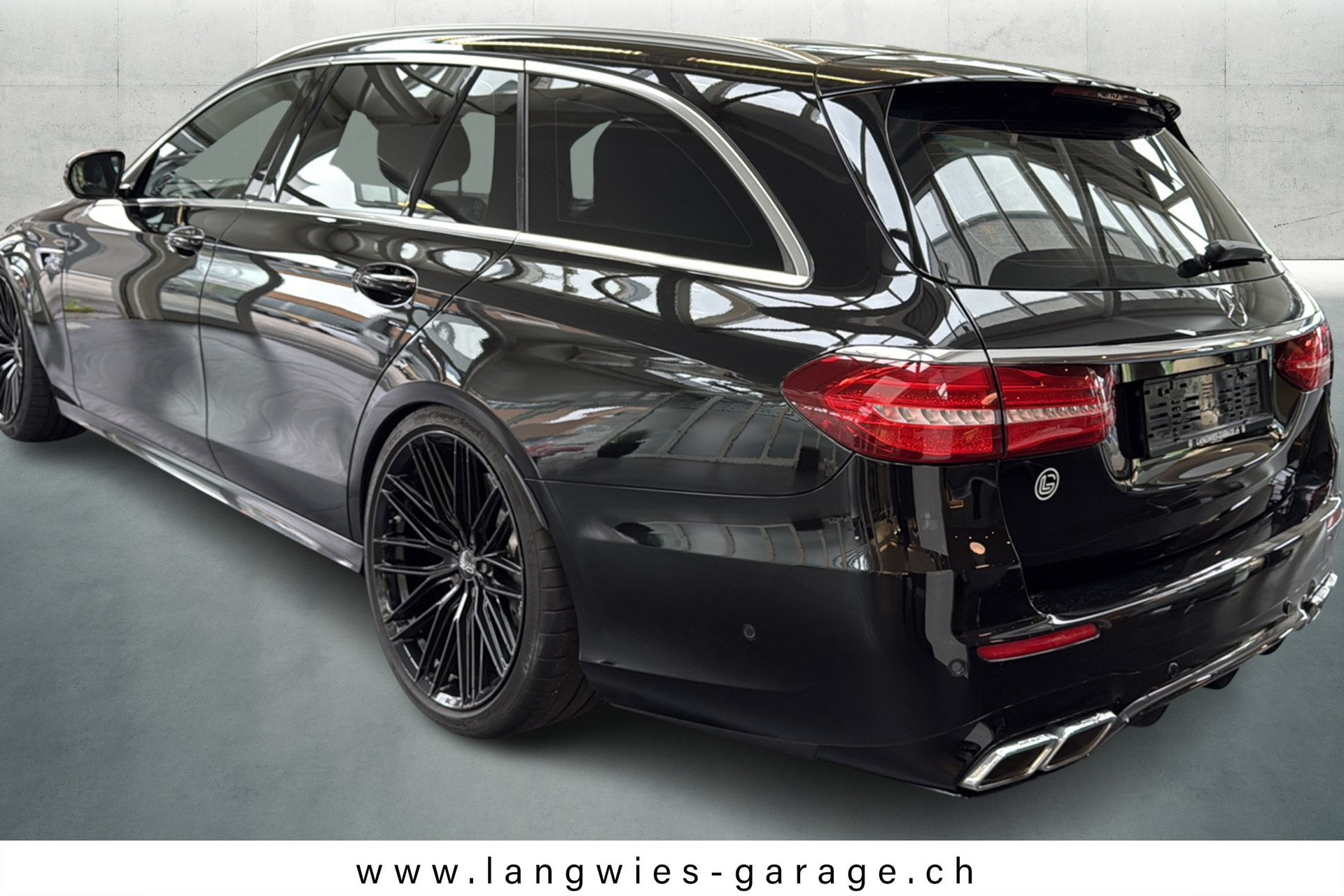 MERCEDES-BENZ E 63 AMG 4 Matic 9G-Tronic-showroom-element-2