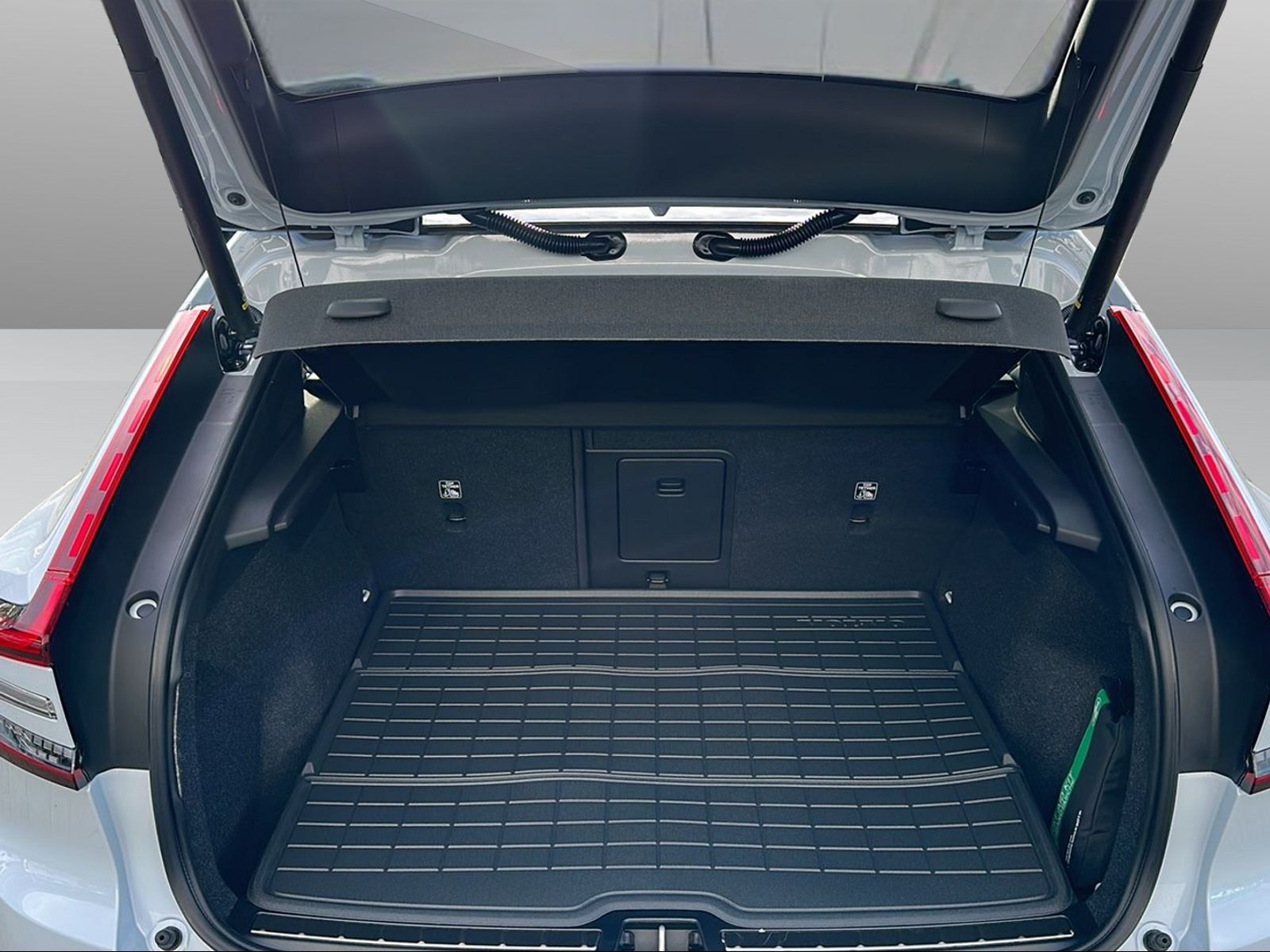 VOLVO C40 E80 Ultimate-image-15