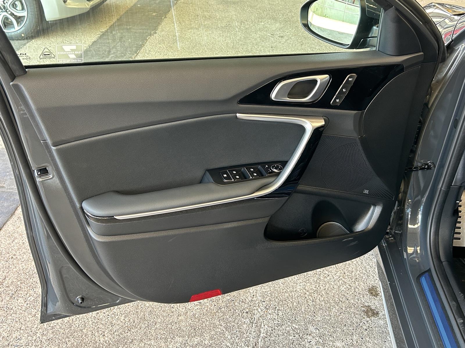 KIA ProCeed 1.5 T-GDi GT-Line Edition-image-7
