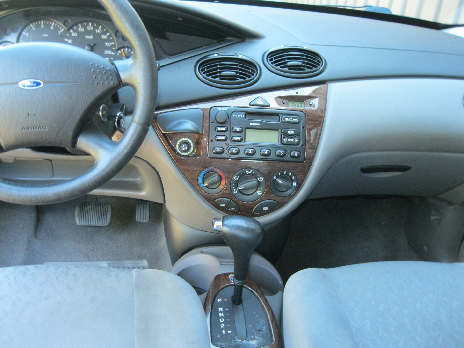 FORD Focus 1.6i 16V Ghia-image-7