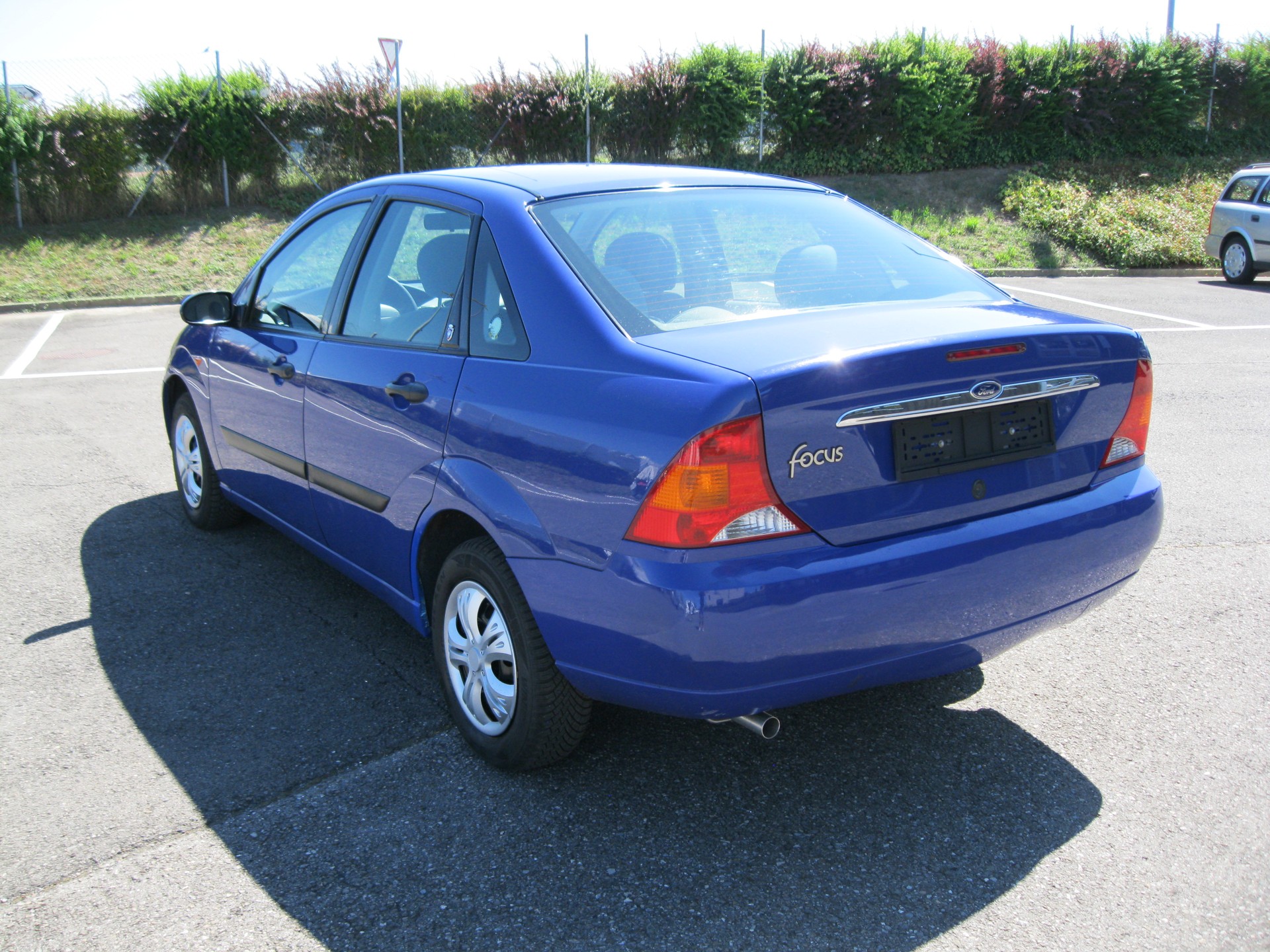 FORD Focus 1.6i 16V Ghia-image-4