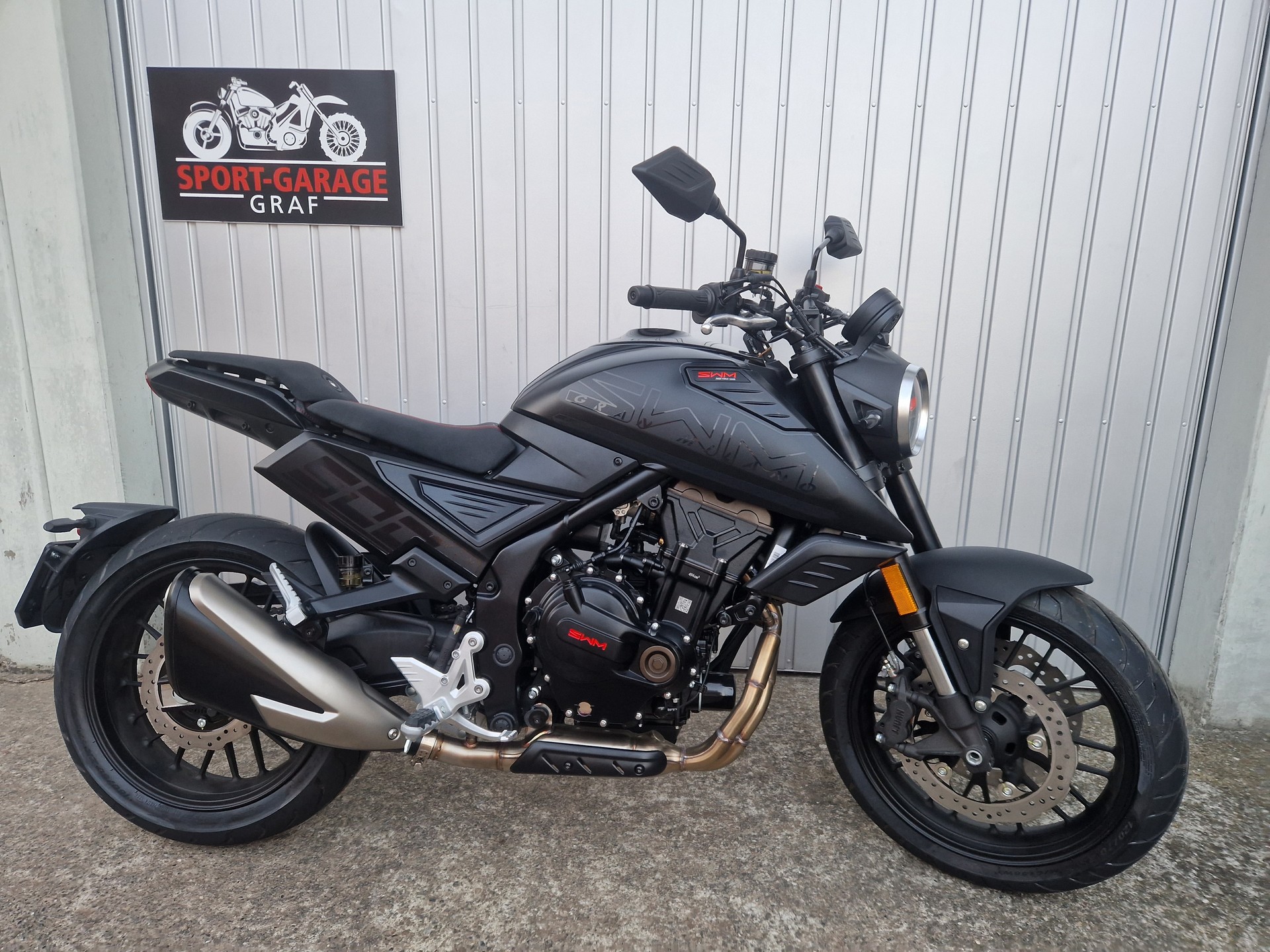 SWM New Black 2025-showroom-element-3