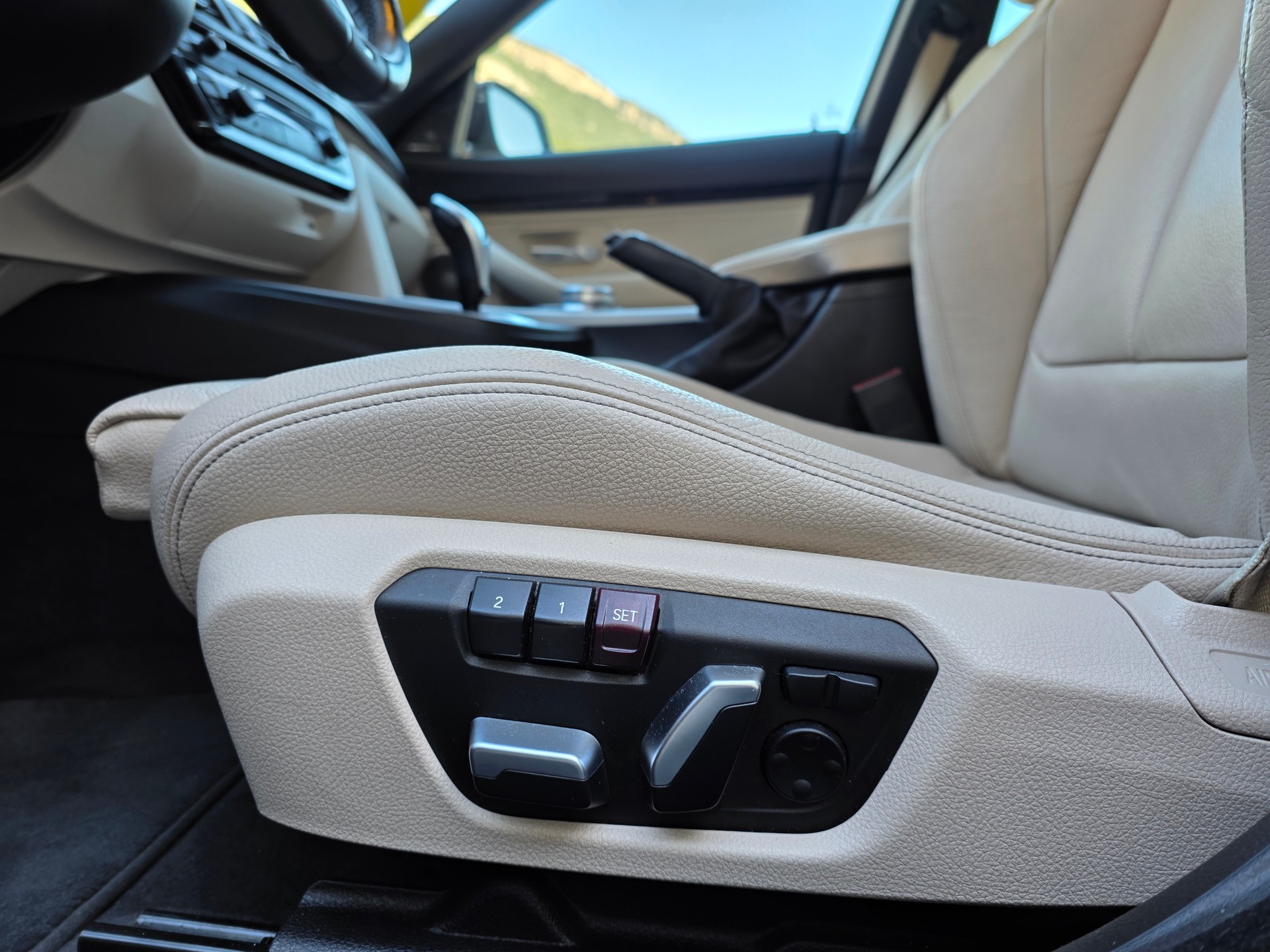 BMW 340i GT xDrive Luxury Line Steptronic-image-16