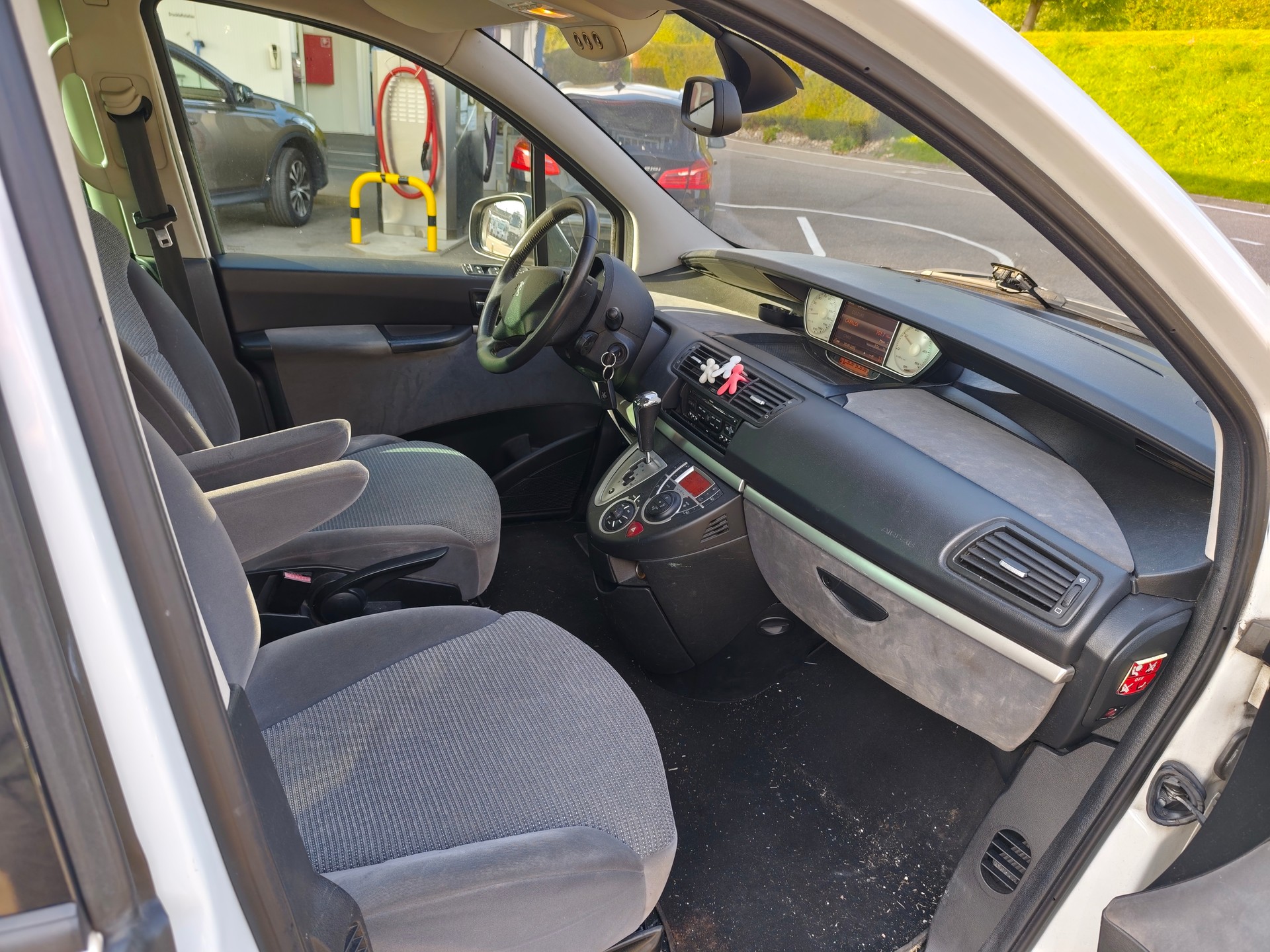 PEUGEOT 807 2.2 16V HDi Swiss Edition Tiptronic-image-6