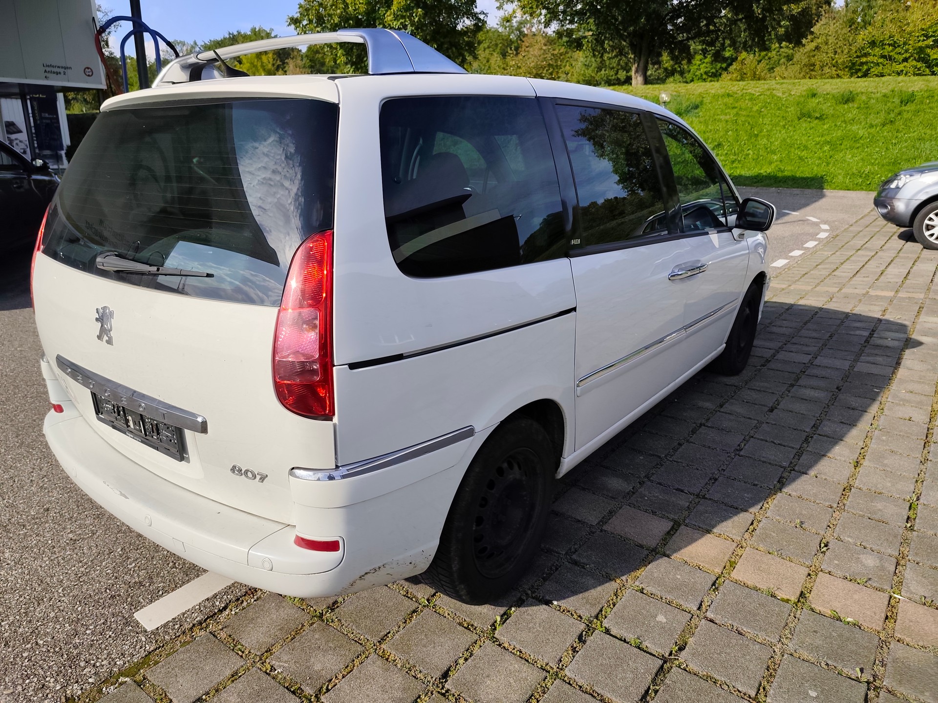 PEUGEOT 807 2.2 16V HDi Swiss Edition Tiptronic-image-1