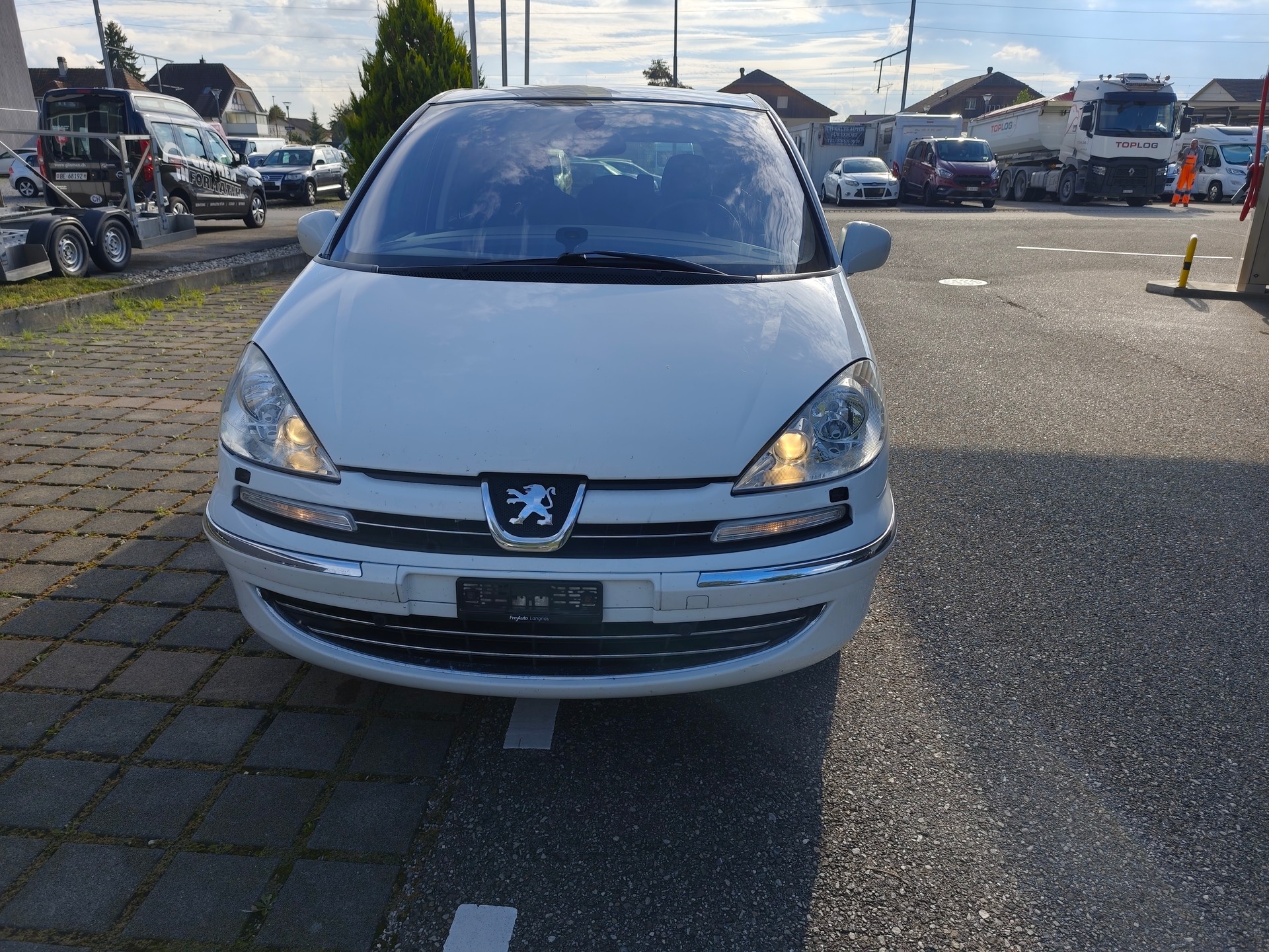 PEUGEOT 807 2.2 16V HDi Swiss Edition Tiptronic-image-3