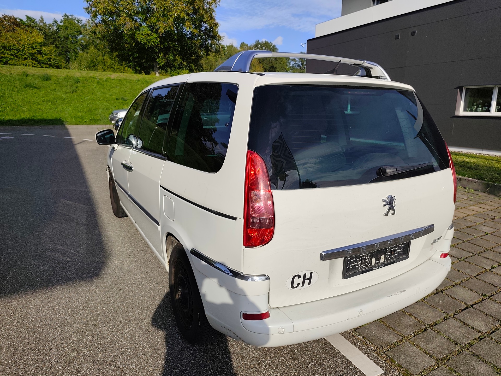 PEUGEOT 807 2.2 16V HDi Swiss Edition Tiptronic-image-2