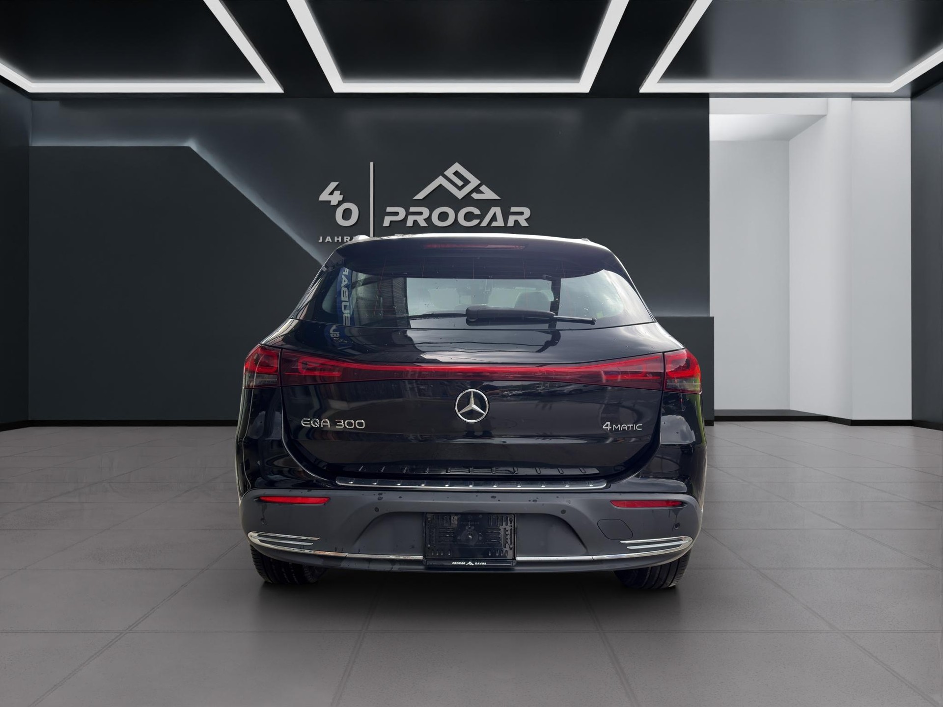 MERCEDES-BENZ EQA 300 Swiss Star Progressive 4matic-image-4