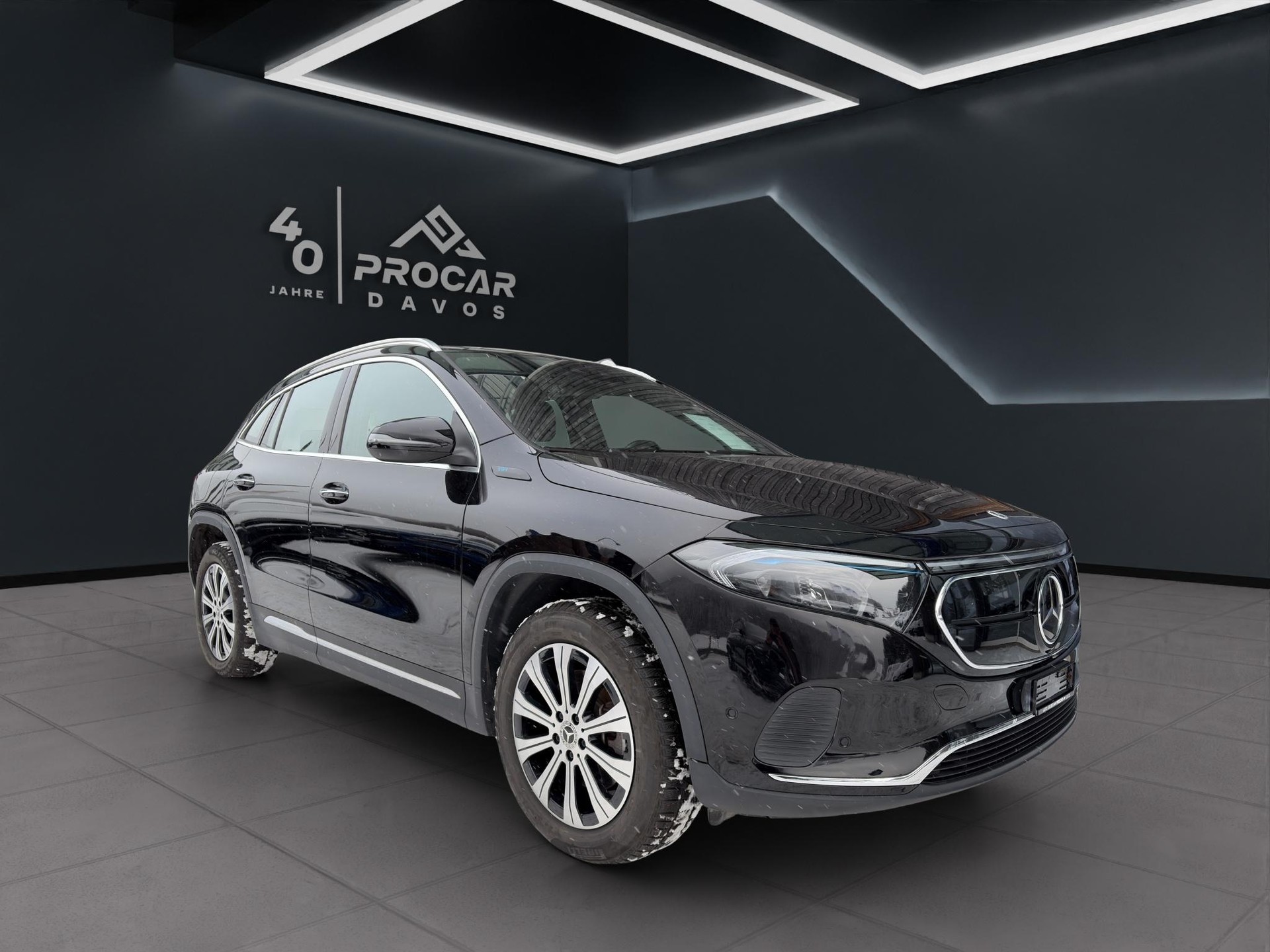MERCEDES-BENZ EQA 300 Swiss Star Progressive 4matic