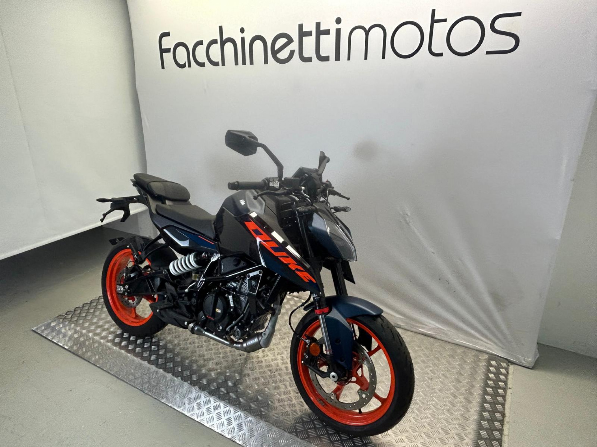 KTM 125 Duke-image-2