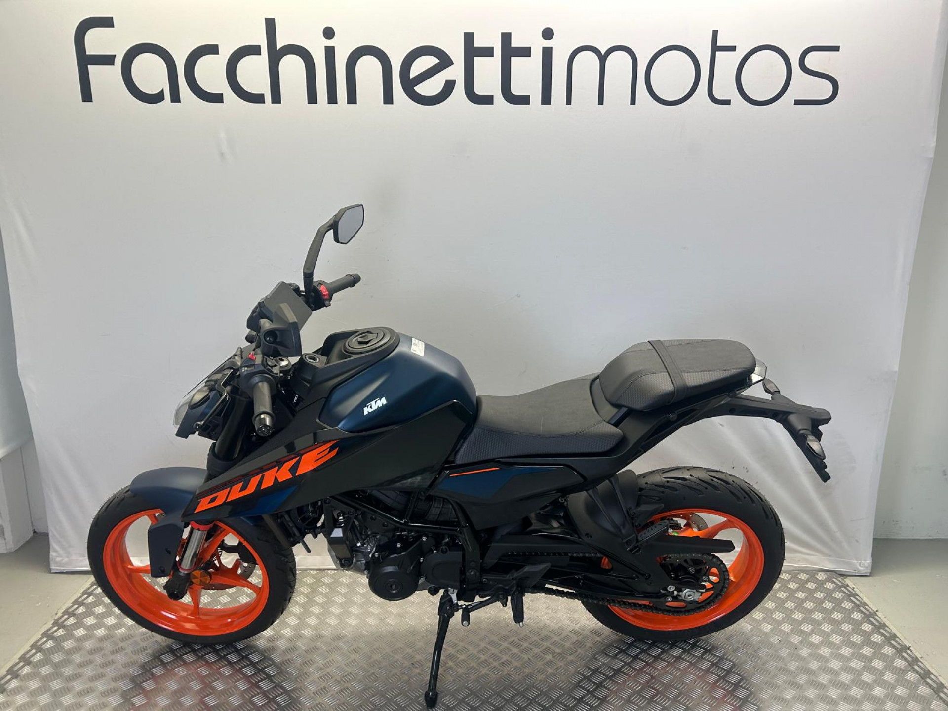 KTM 125 Duke-image-1