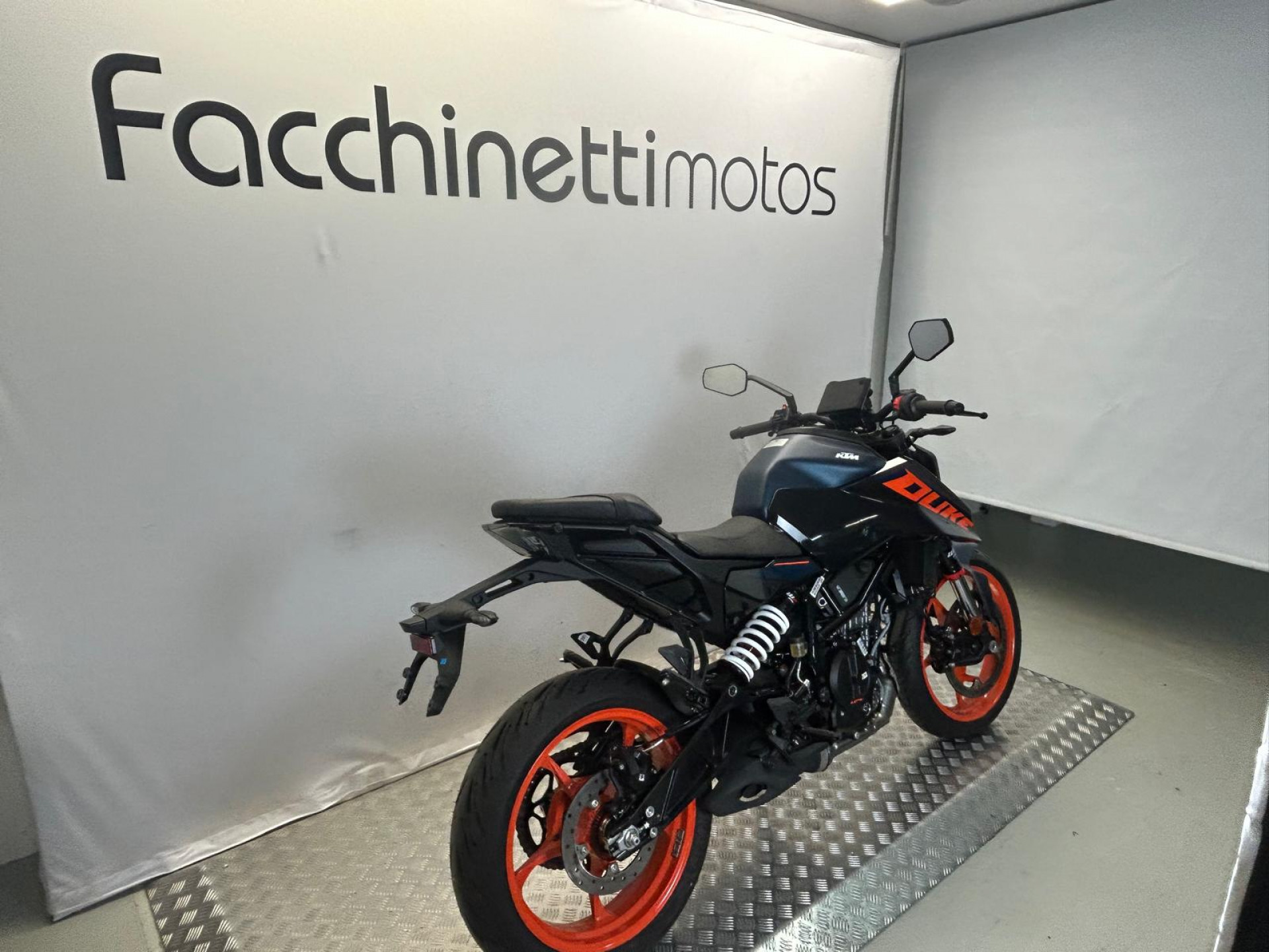 KTM 125 Duke-image-3