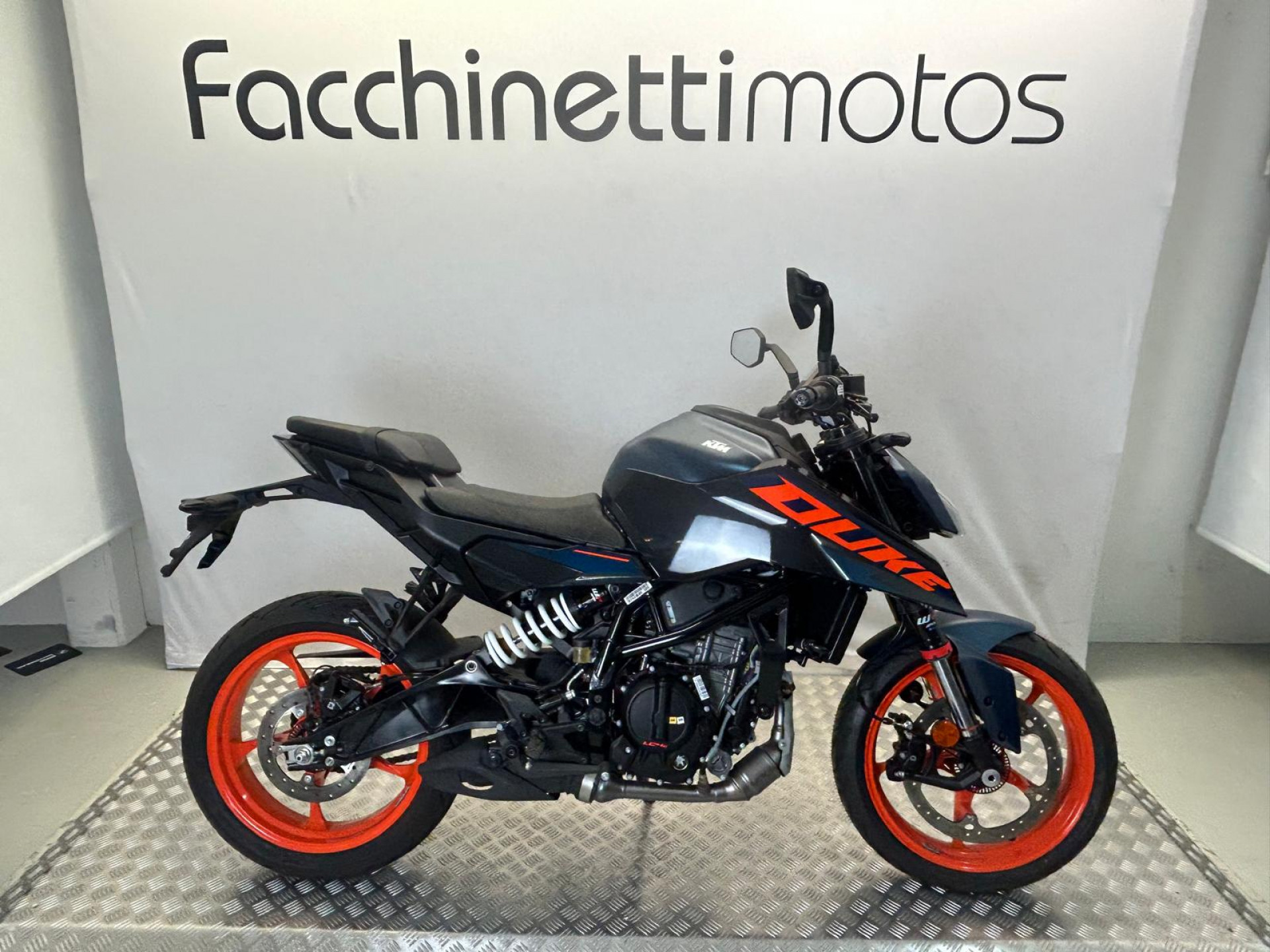 KTM 125 Duke-image-0