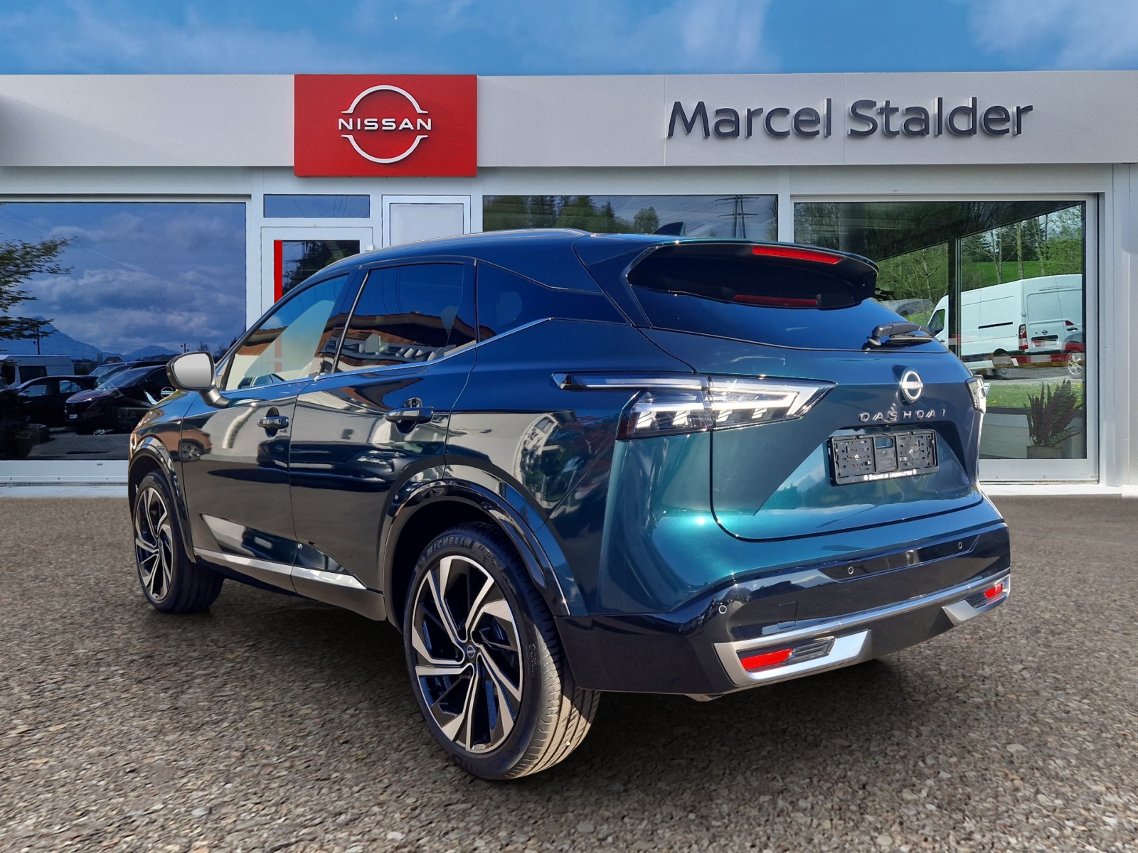 NISSAN Qashqai 1.3 DIG-T MHEV Tekna+ Xtronic 4x4-image-2