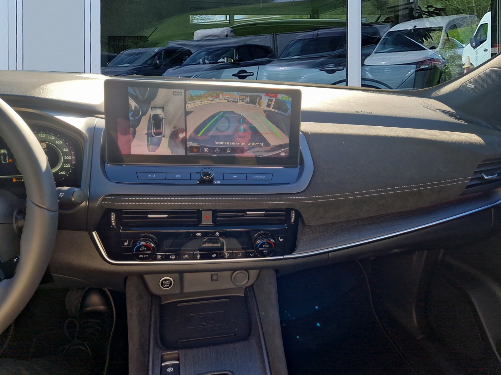 NISSAN Qashqai 1.3 DIG-T MHEV Tekna+ Xtronic 4x4-image-10