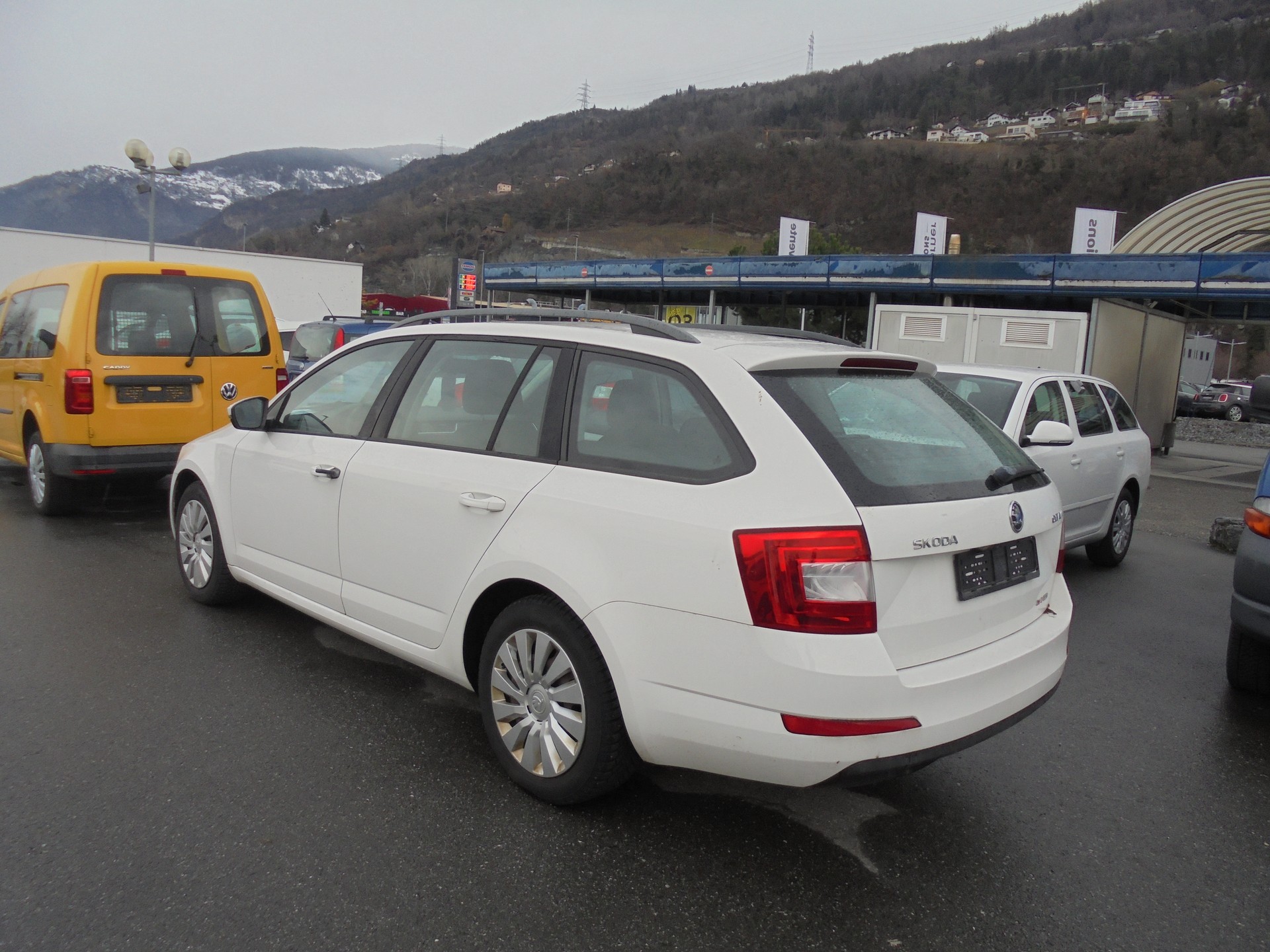 SKODA Octavia Combi 1.6 TDI Elegance 4x4-image-5