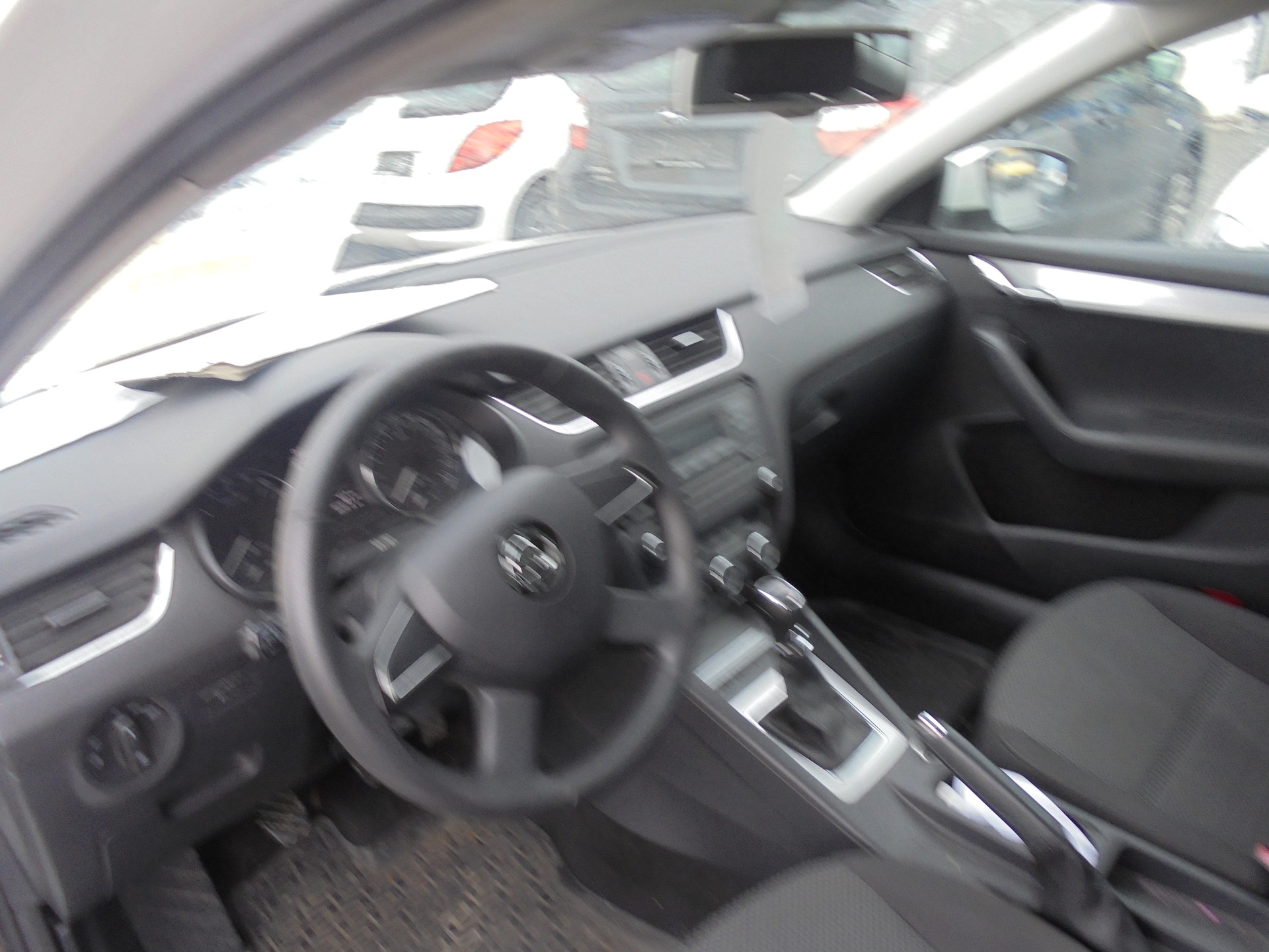 SKODA Octavia Combi 1.6 TDI Elegance 4x4-image-6