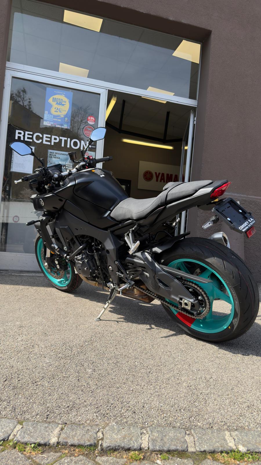 YAMAHA MT-10 ABS-showroom-element-3