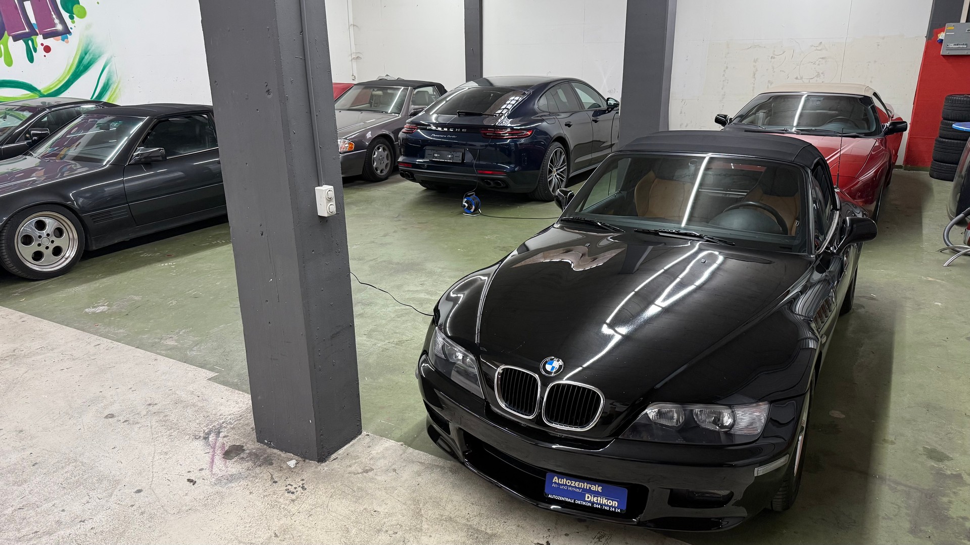 BMW Z3 2.8i Roadster-showroom-element-2